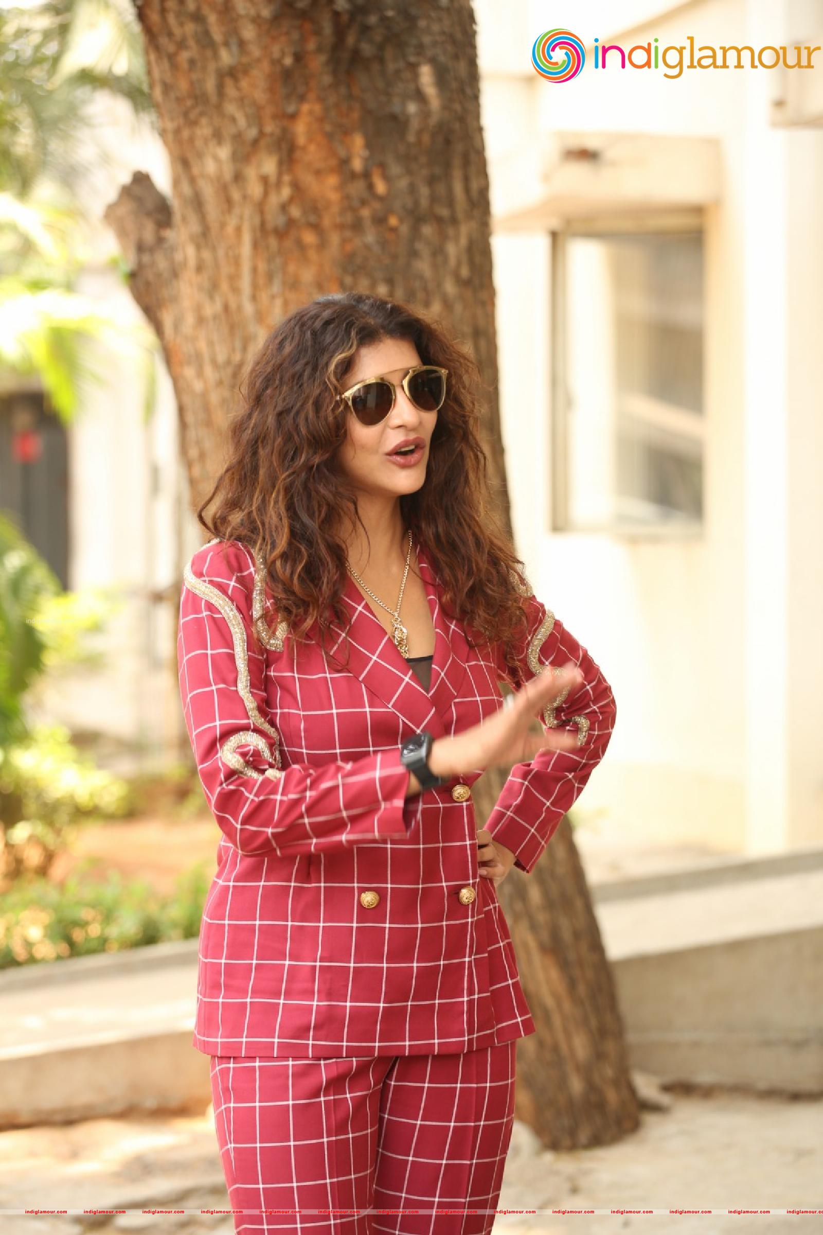 Lakshmi Manchu Actress hd photo