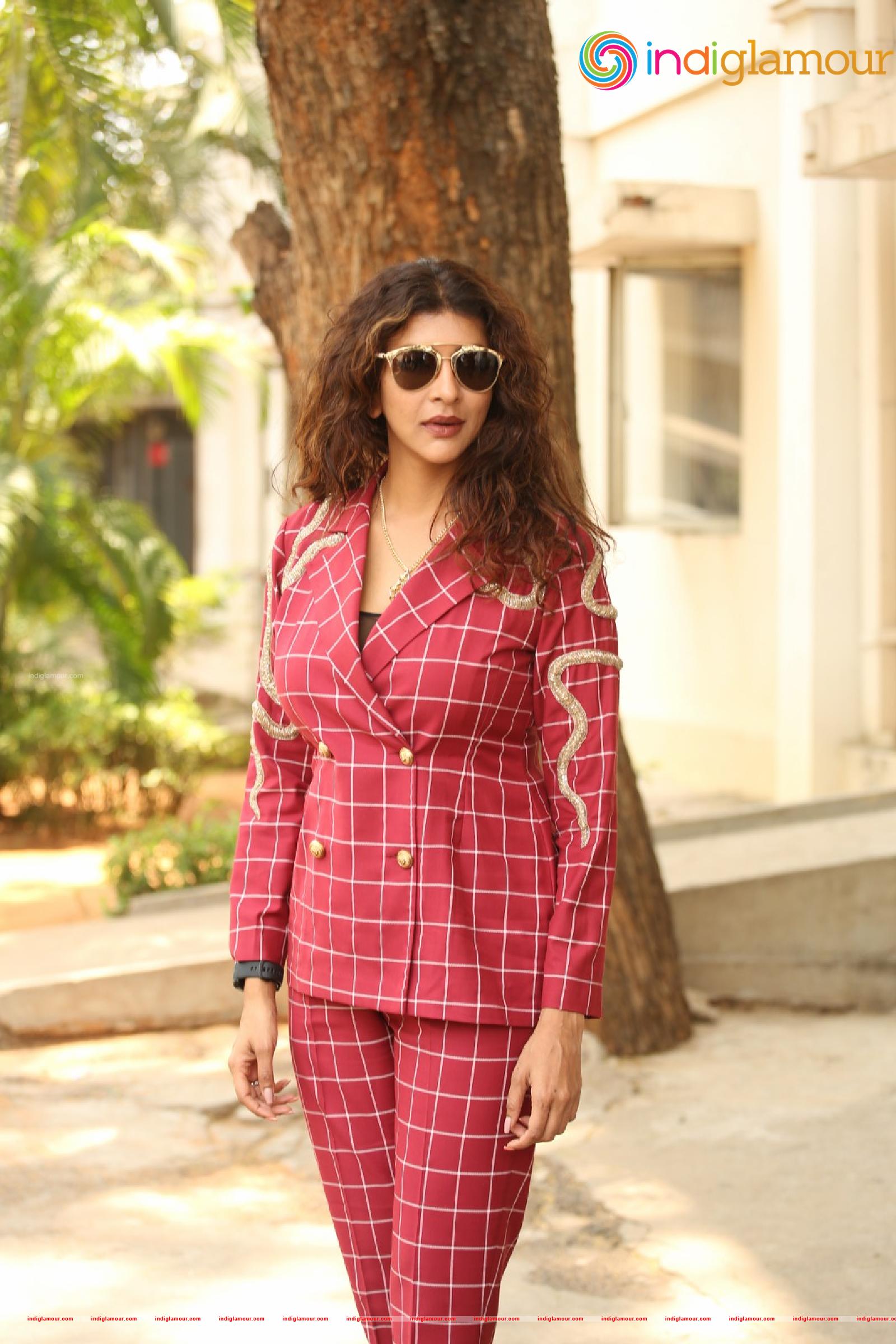 Lakshmi Manchu Actress hd photo