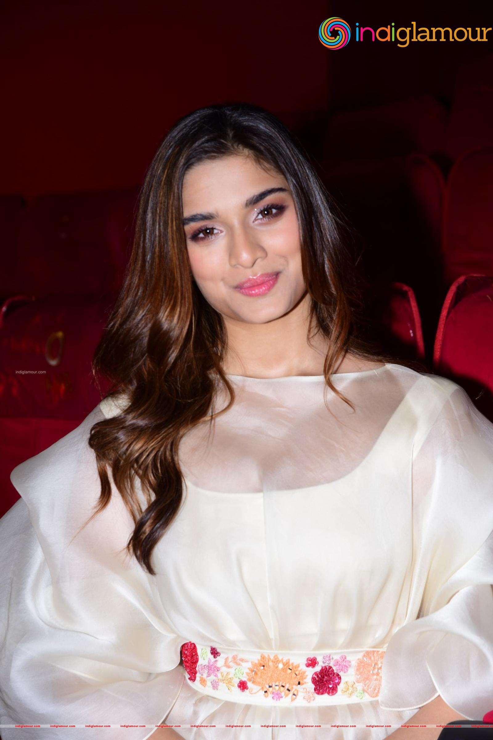 Saiee Manjrekar Actress hd photo