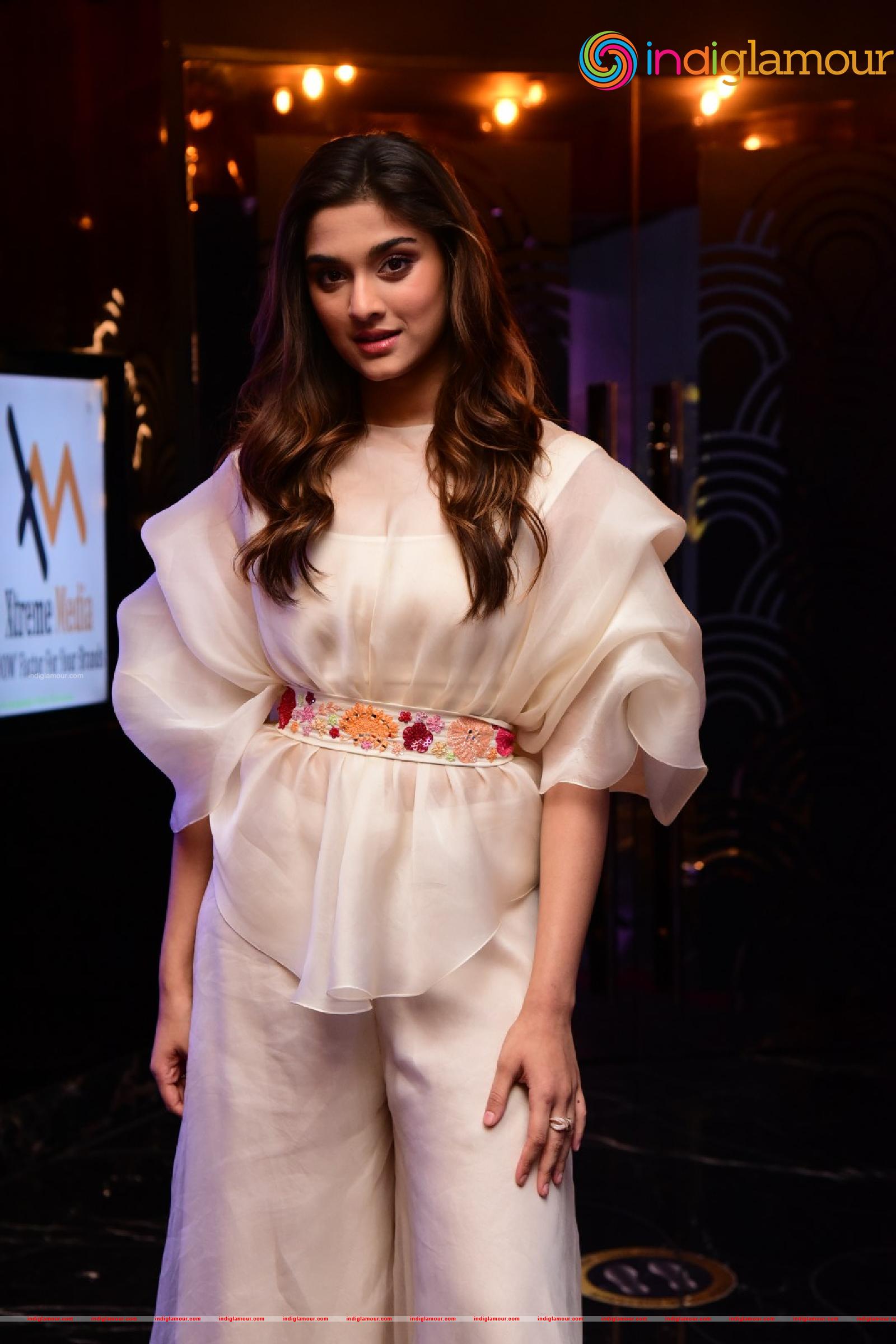Saiee Manjrekar Actress hd photo