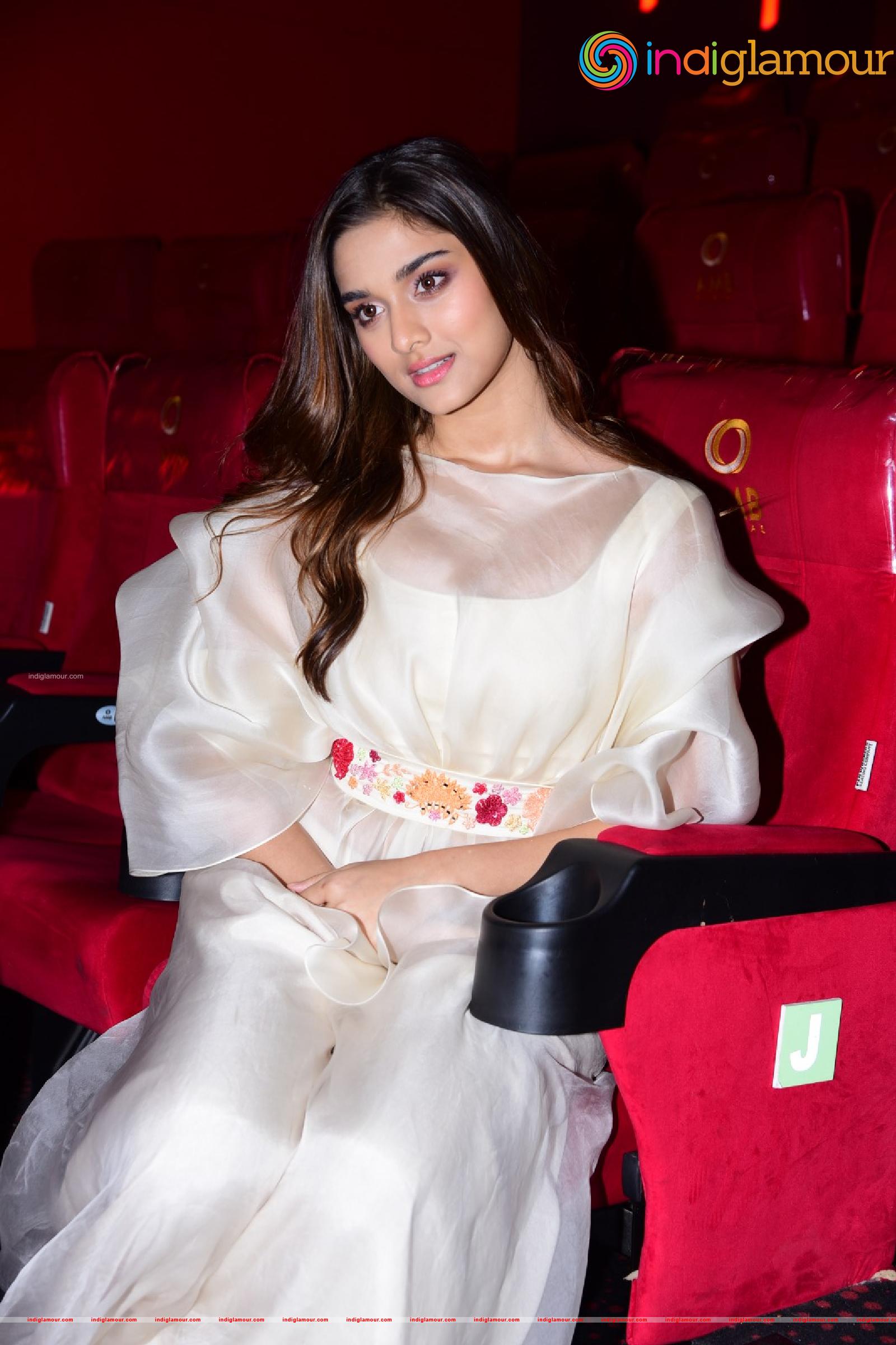 Saiee Manjrekar Actress hd photo