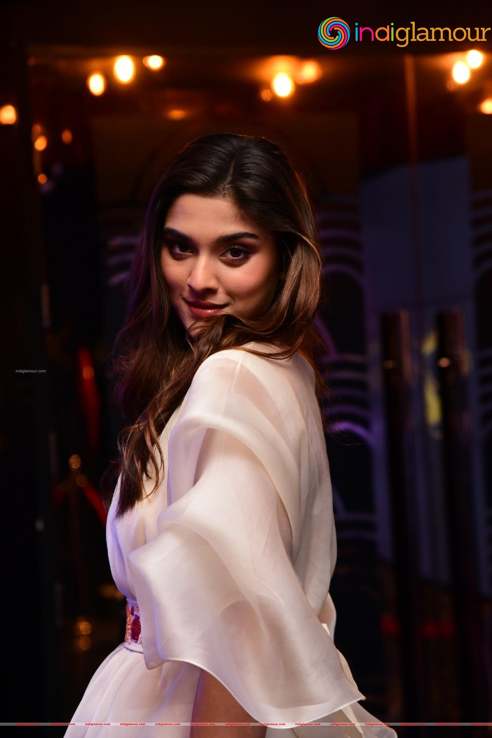 Saiee Manjrekar Actress hd photo