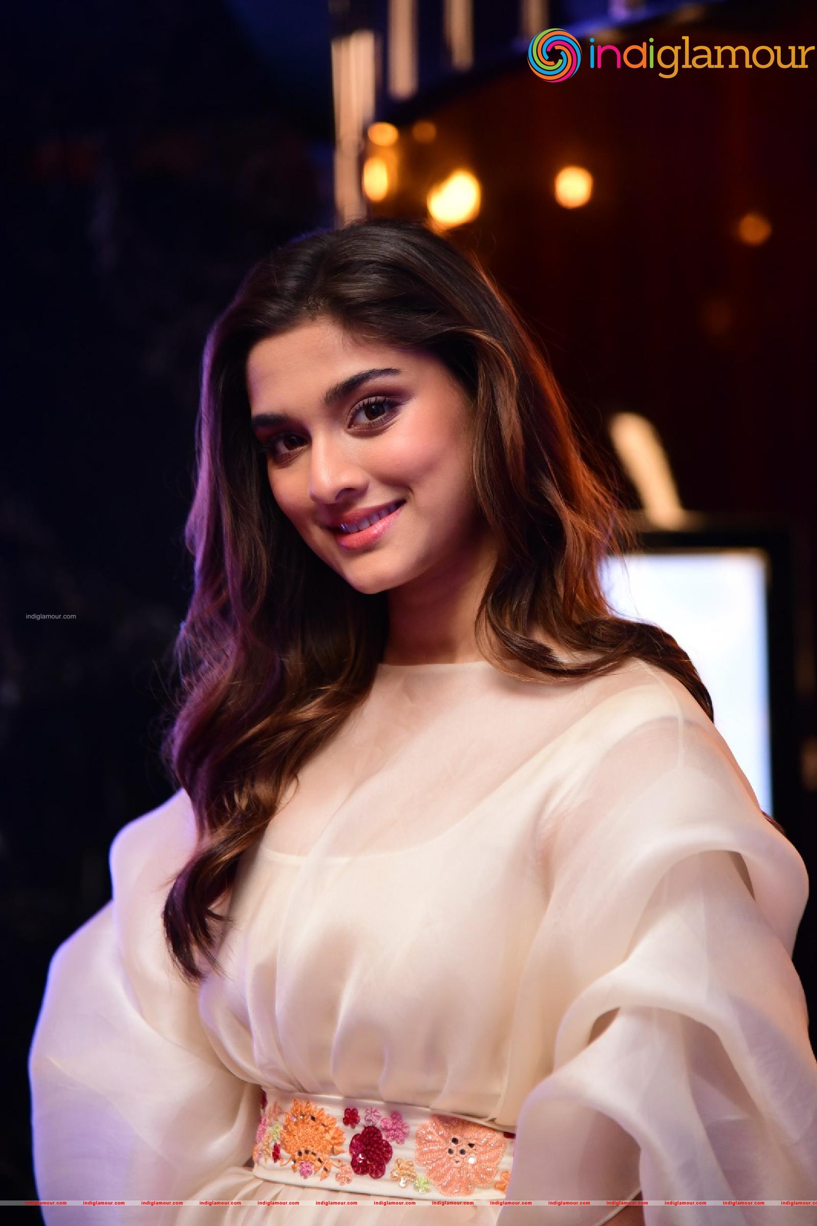Saiee Manjrekar Actress hd photo