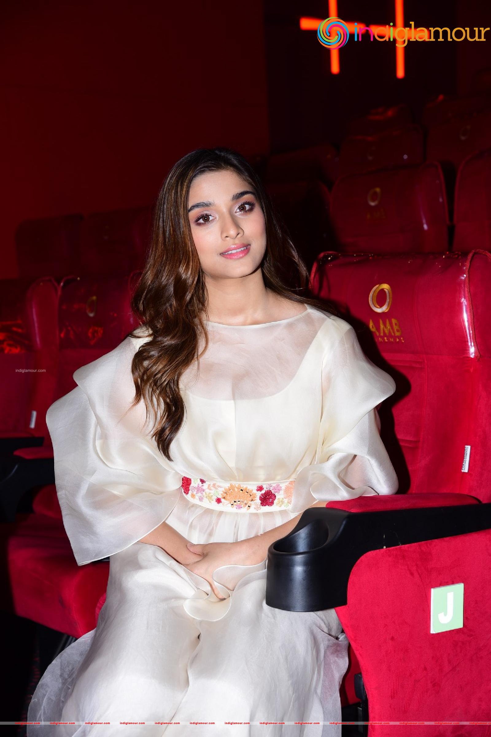 Saiee Manjrekar Actress hd photo