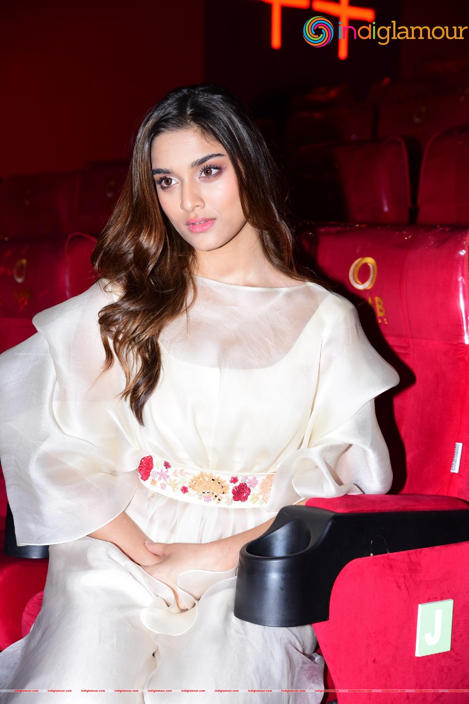 Saiee Manjrekar Actress hd photo