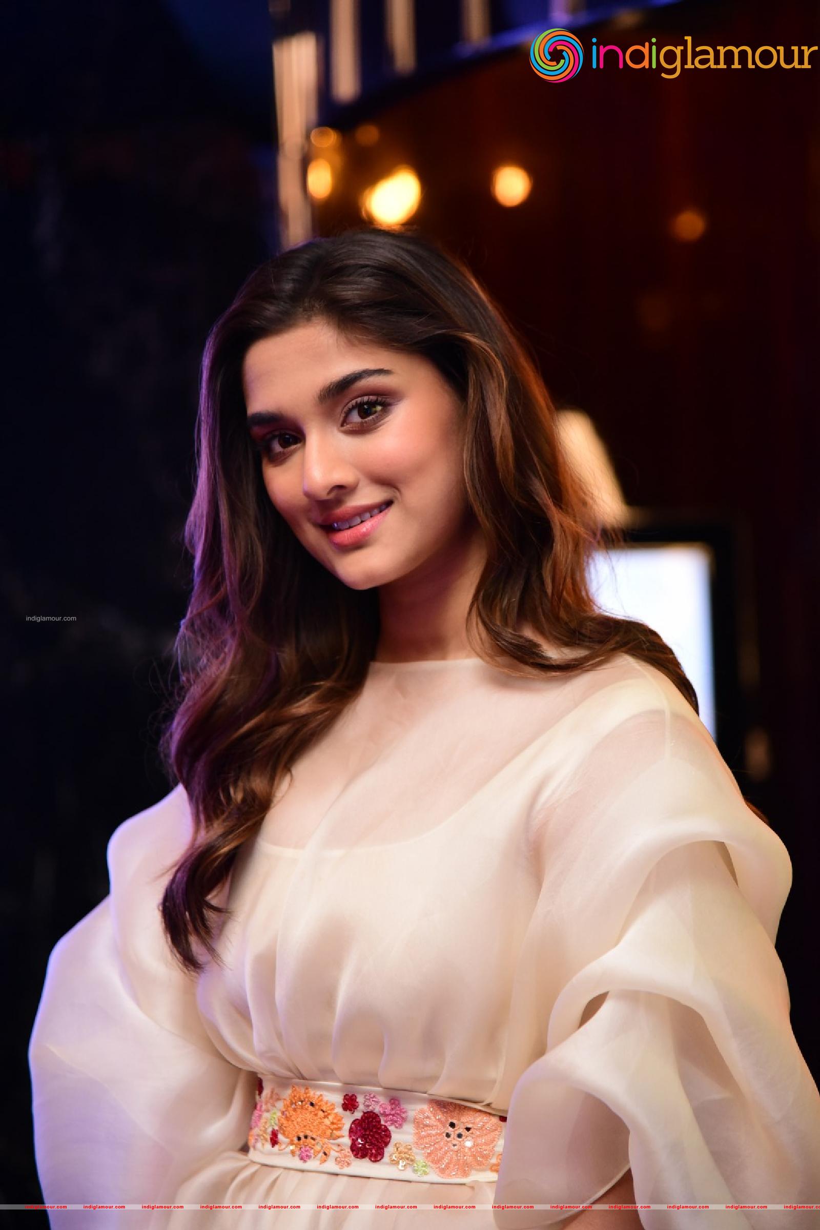 Saiee Manjrekar Actress hd photo