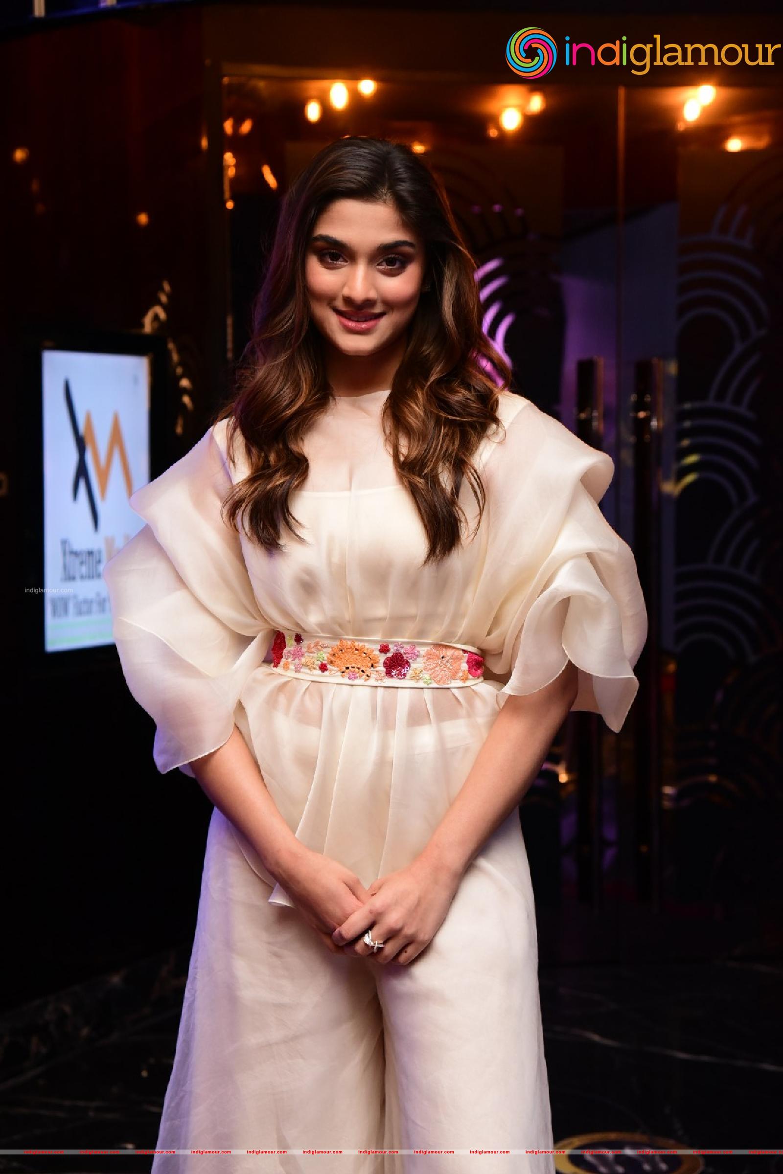 Saiee Manjrekar Actress hd photo