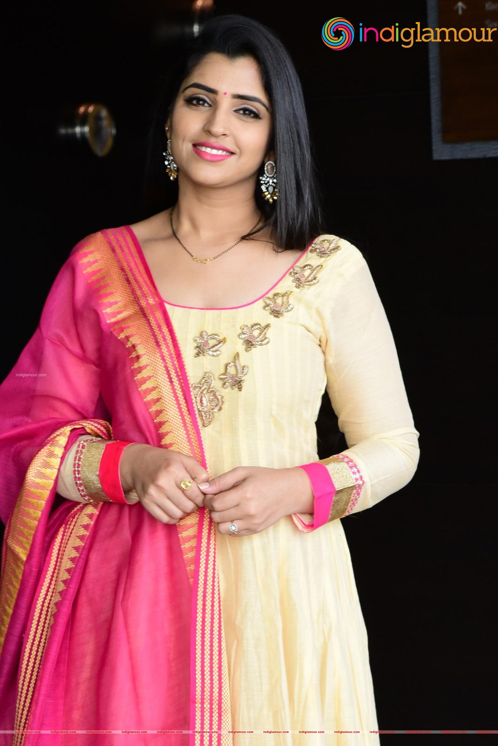 Syamala Actress hd photo