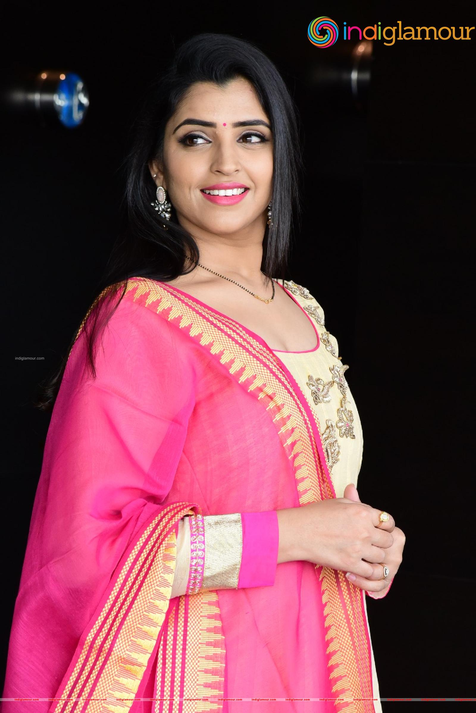 Syamala Actress hd photo