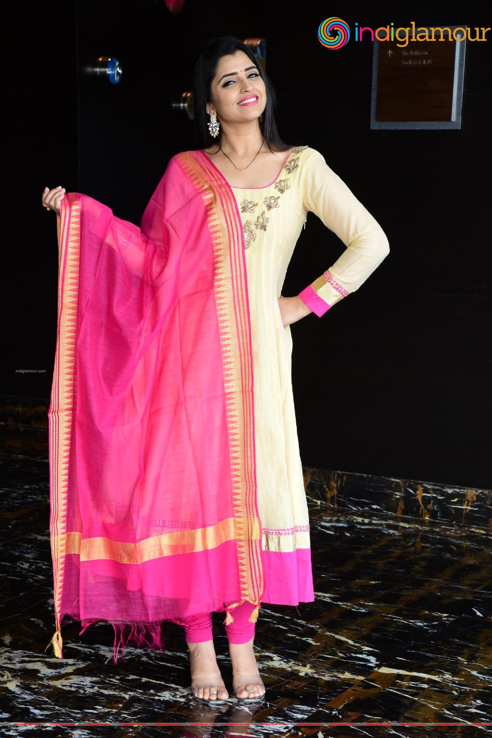Syamala Actress hd photo