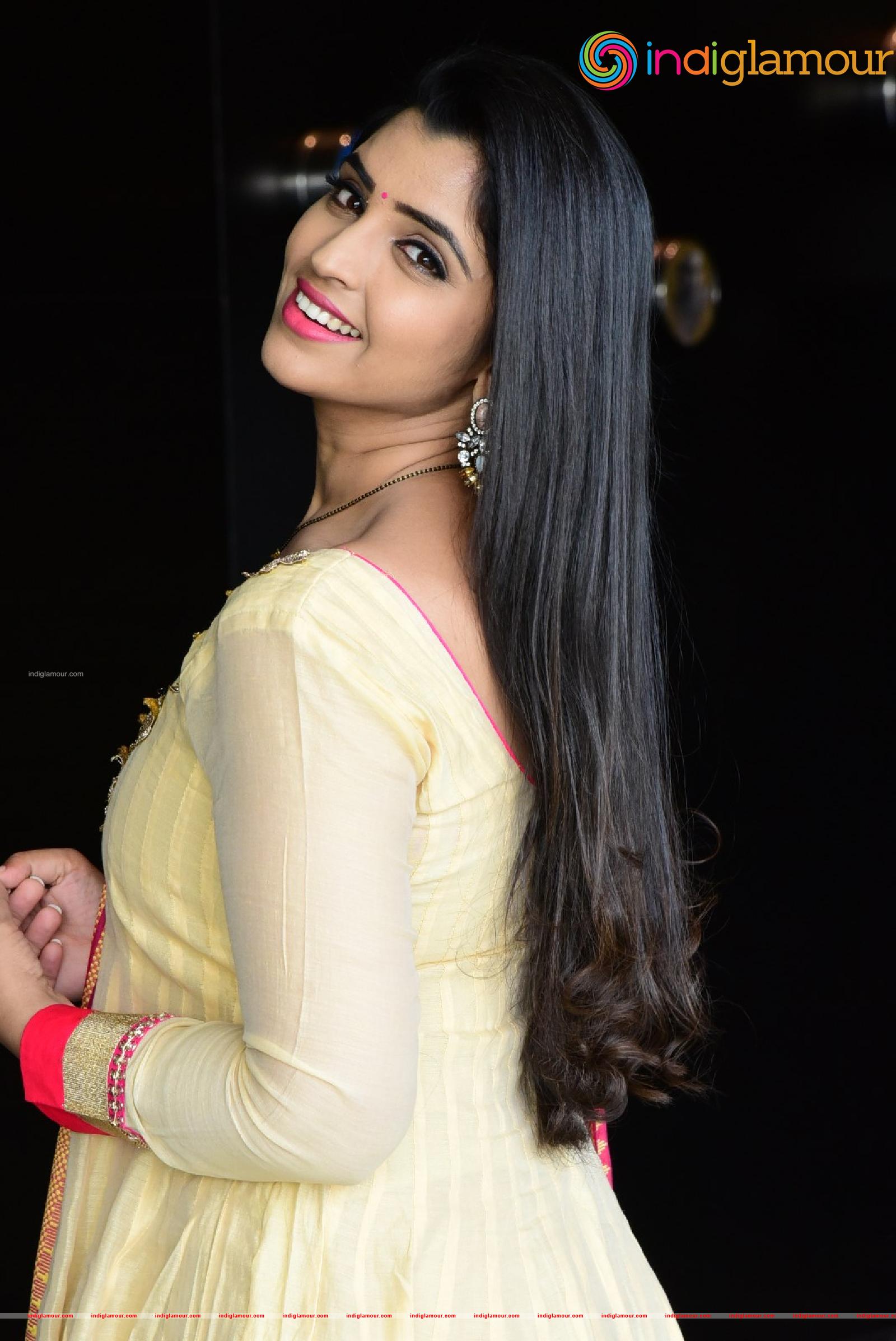 Syamala Actress hd photo