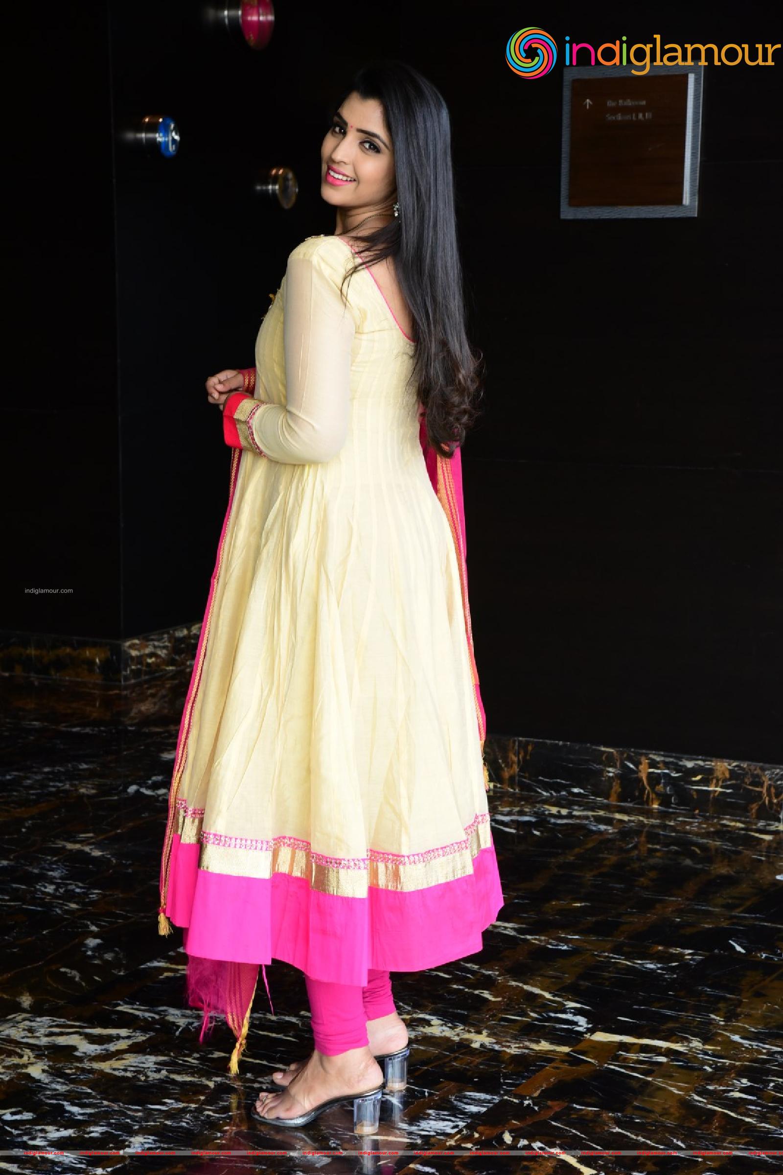 Syamala Actress hd photo