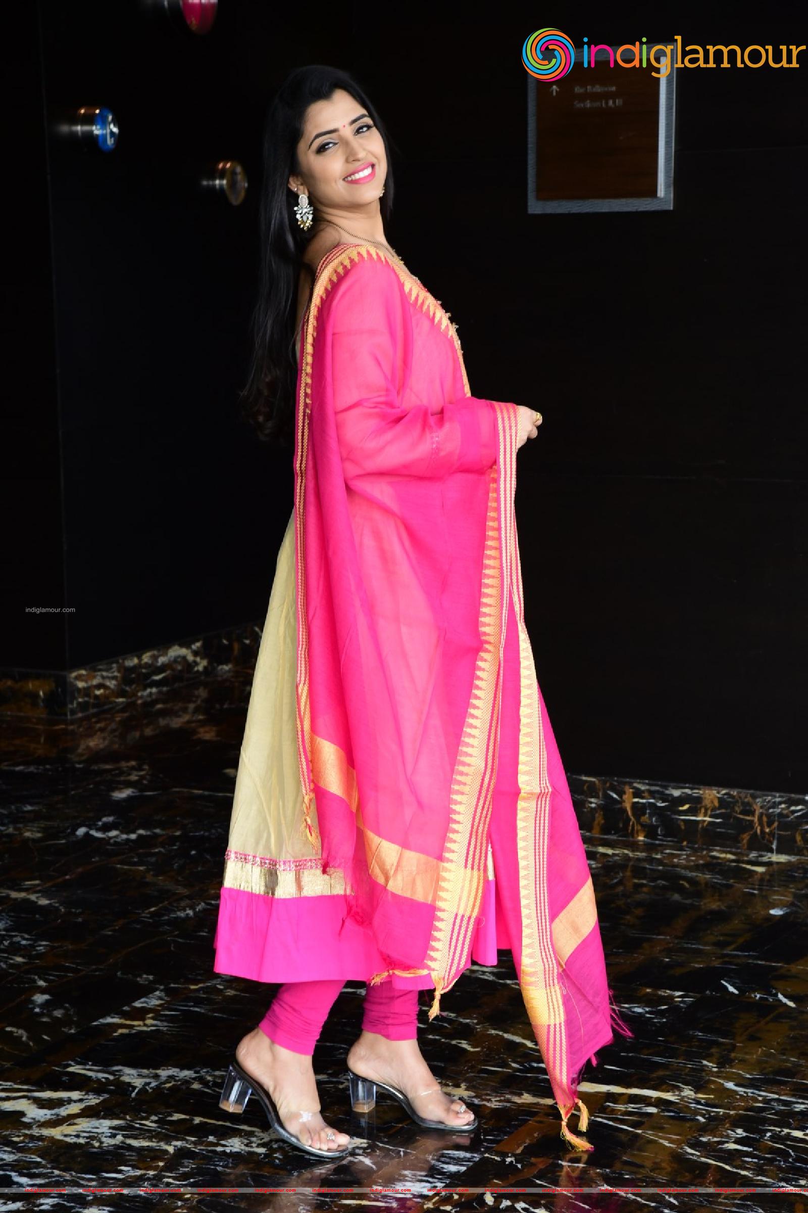 Syamala Actress hd photo