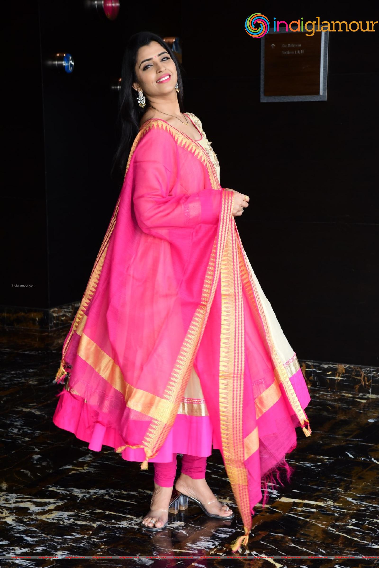 Syamala Actress hd photo