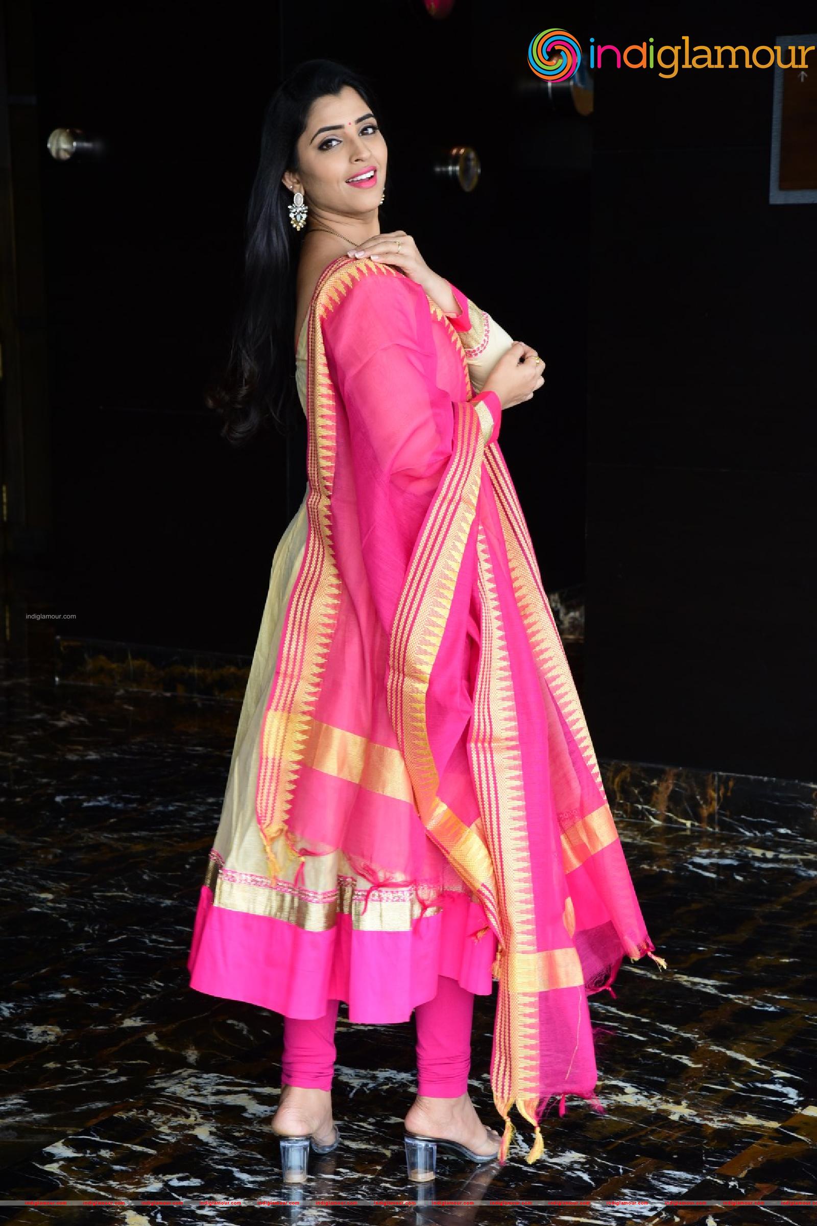 Syamala Actress hd photo