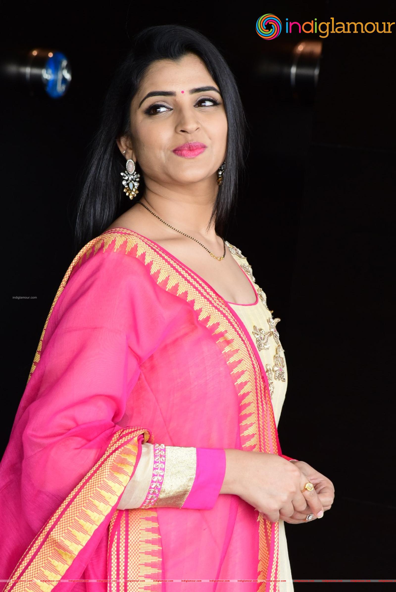 Syamala Actress hd photo