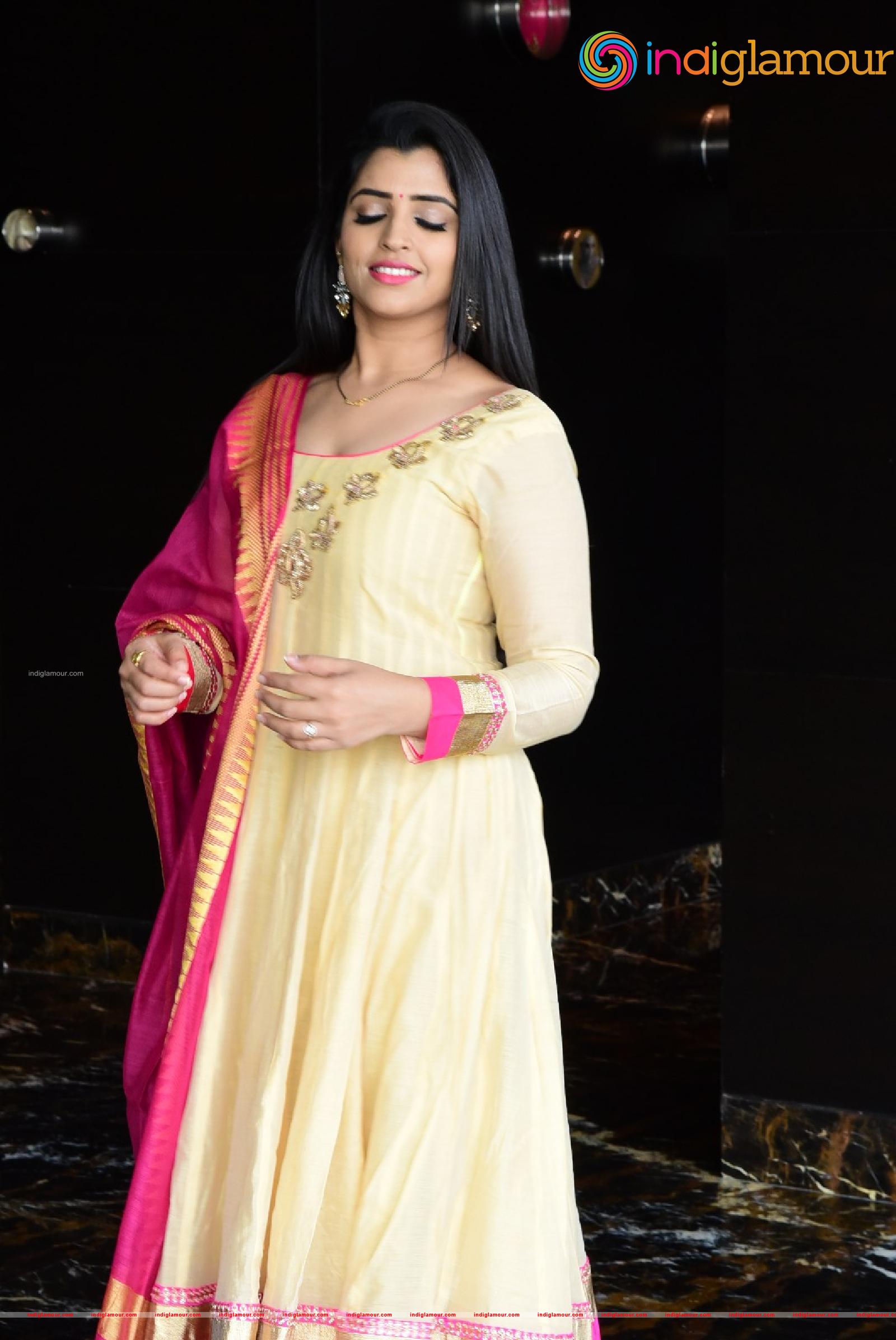 Syamala Actress hd photo