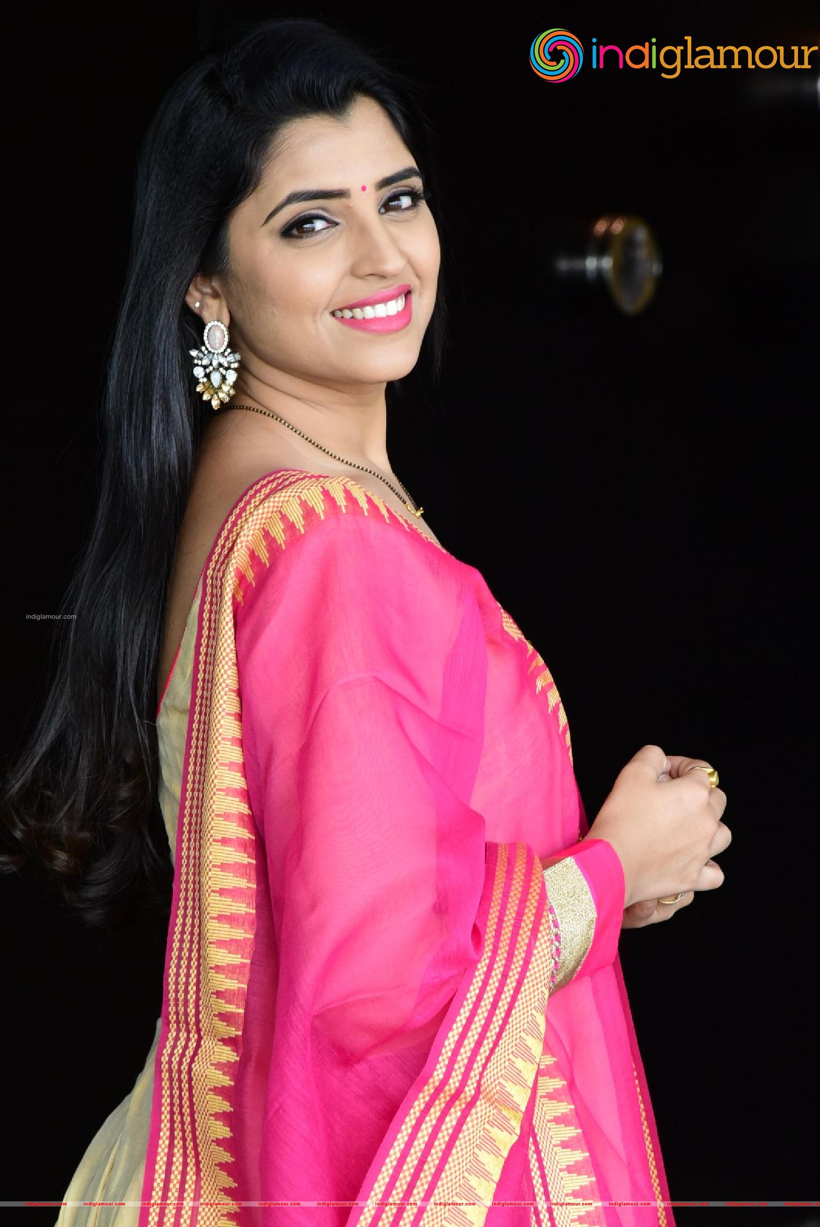 Syamala Actress hd photo