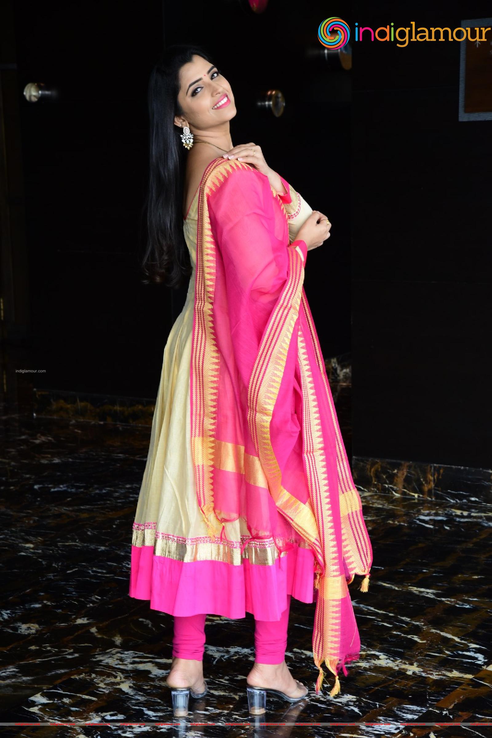 Syamala Actress hd photo