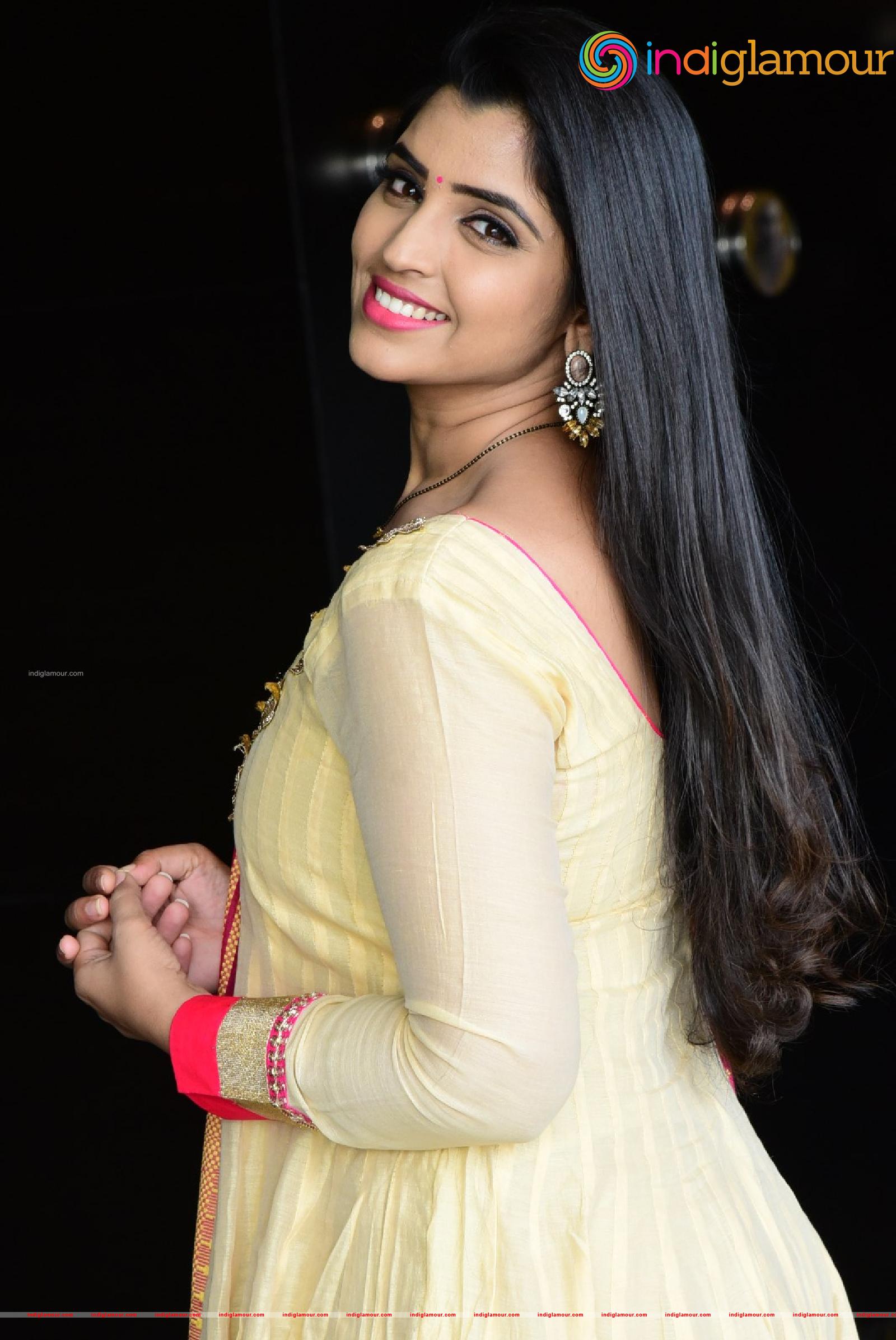 Syamala Actress hd photo