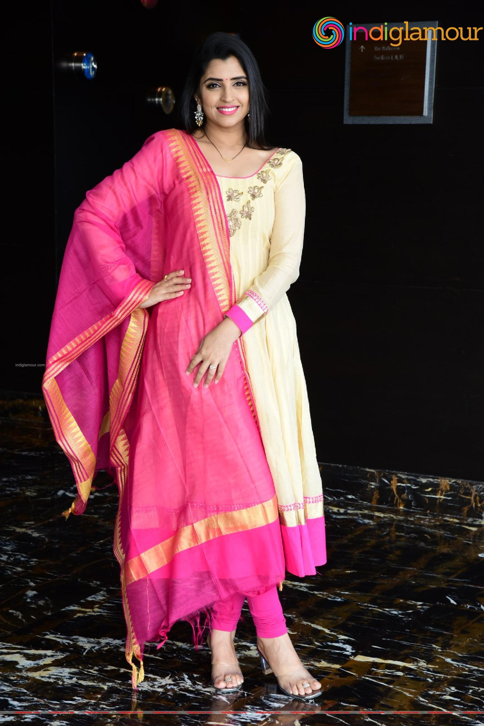 Syamala Actress hd photo