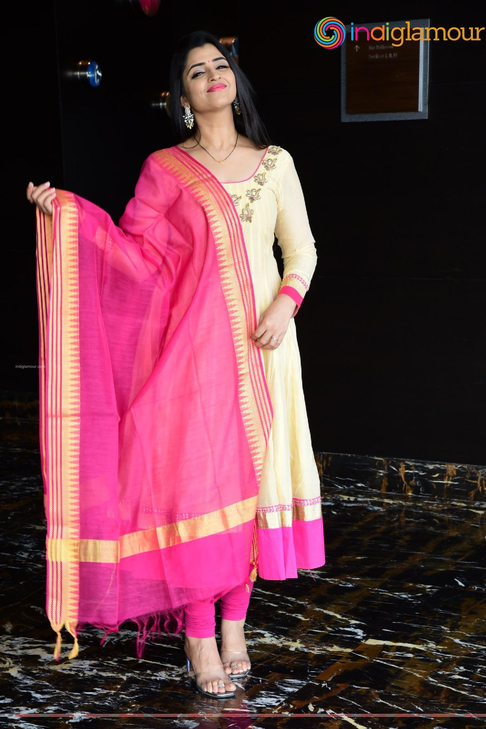 Syamala Actress hd photo