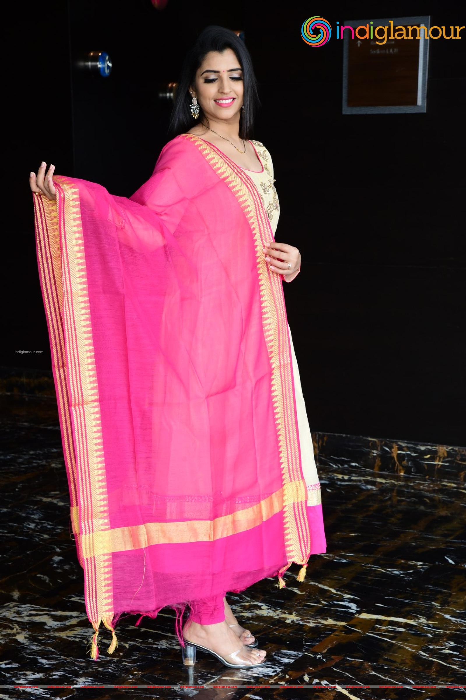 Syamala Actress hd photo