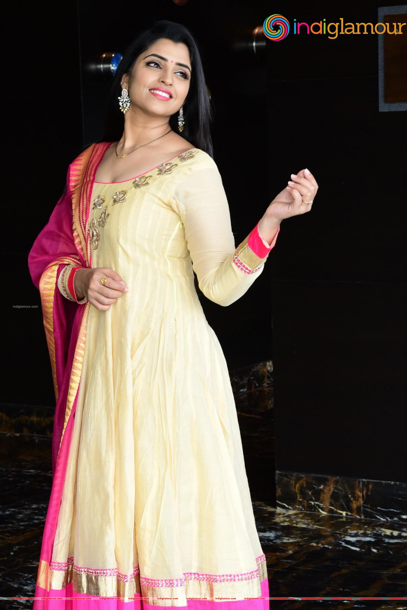 Syamala Actress hd photo