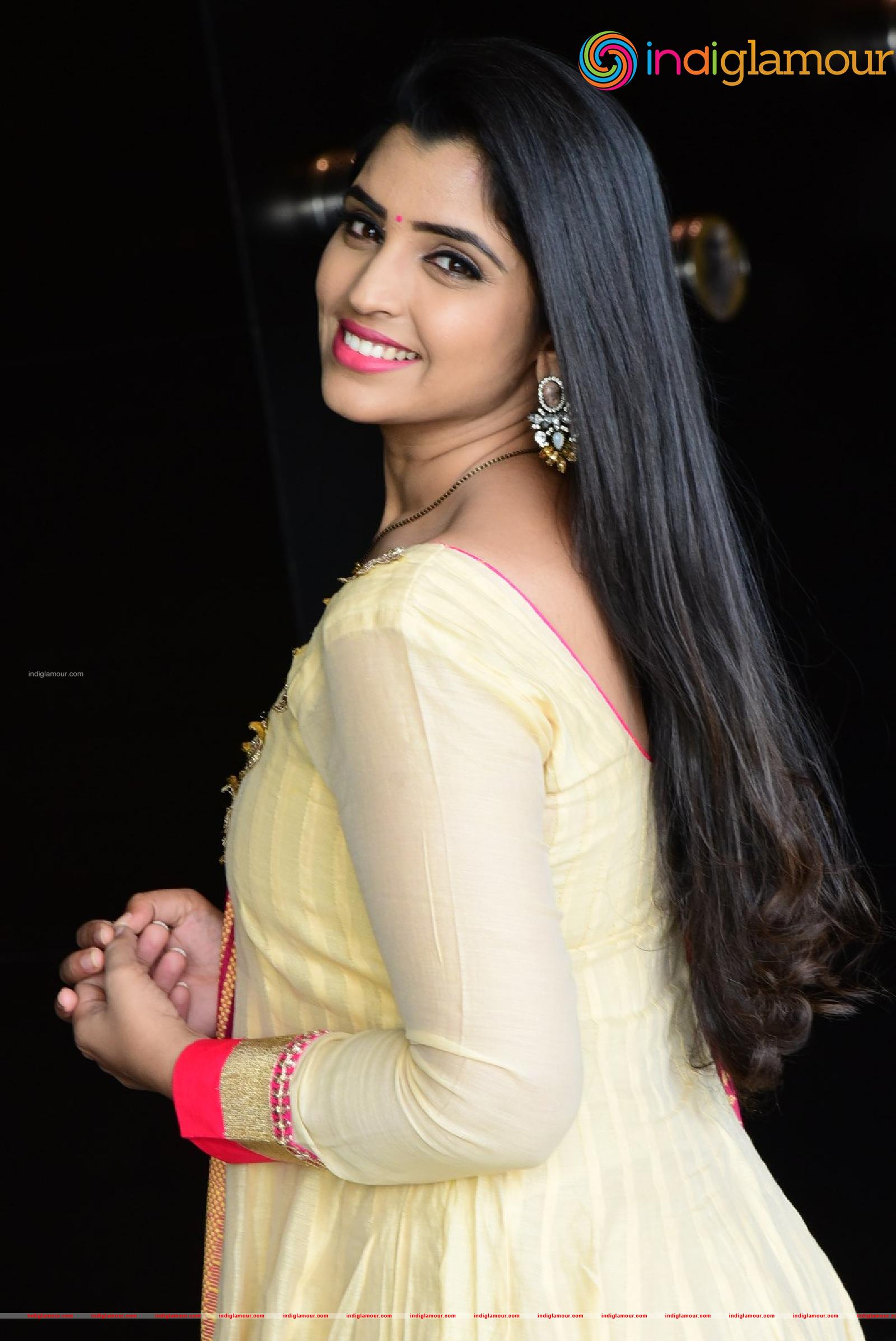 Syamala Actress hd photo
