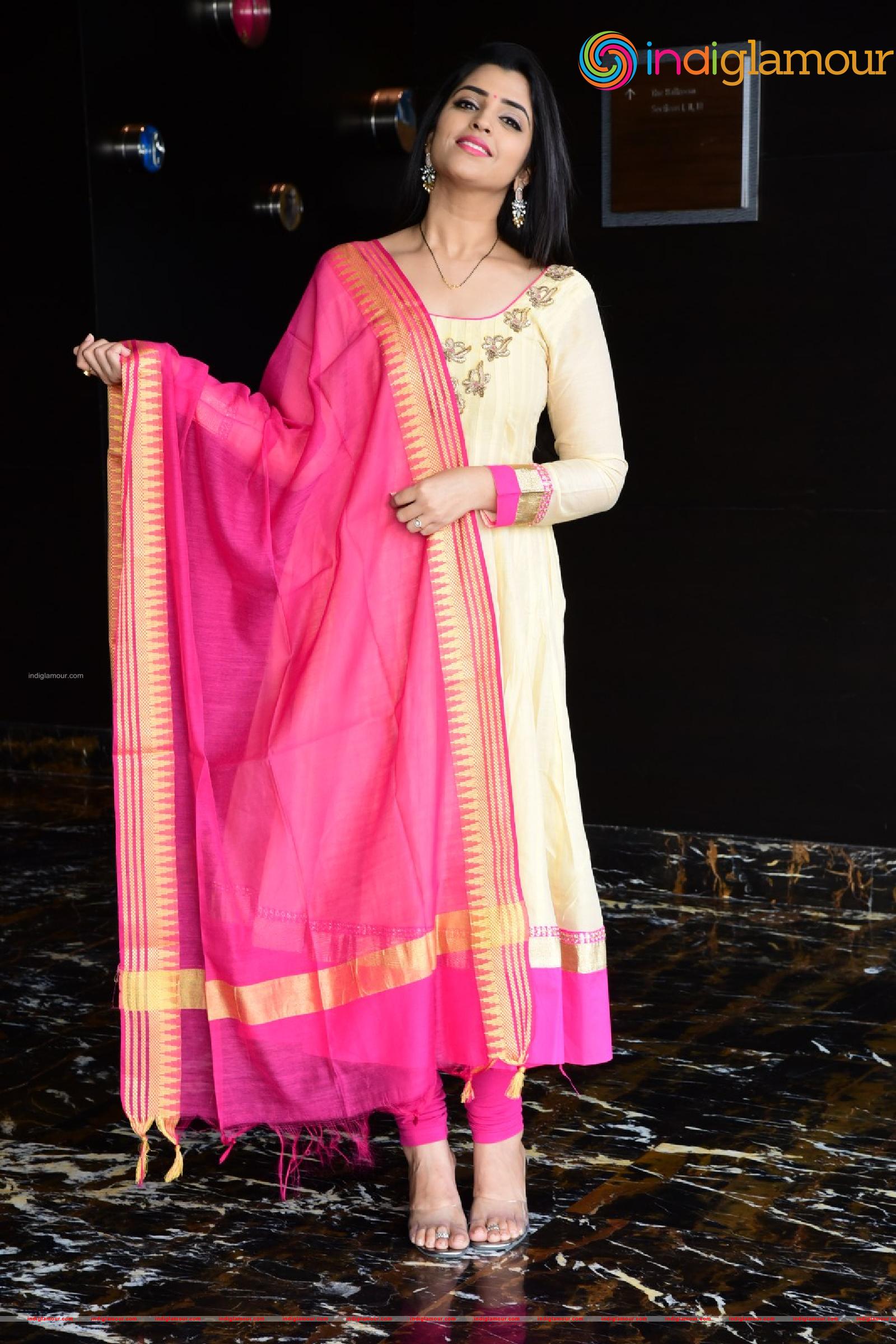 Syamala Actress hd photo