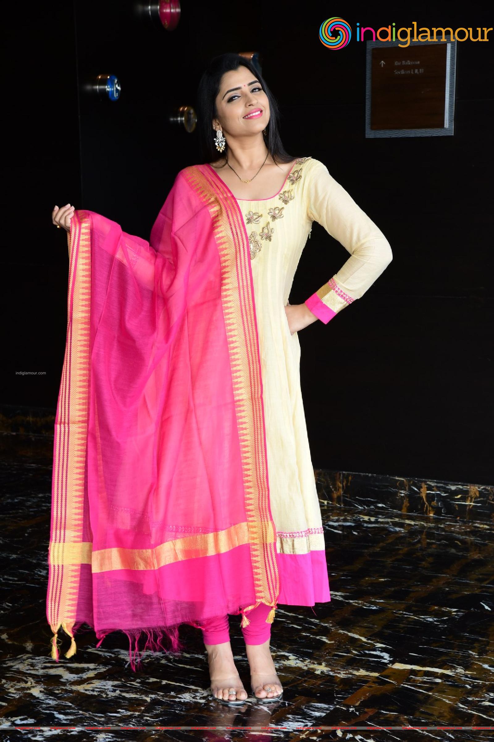 Syamala Actress hd photo
