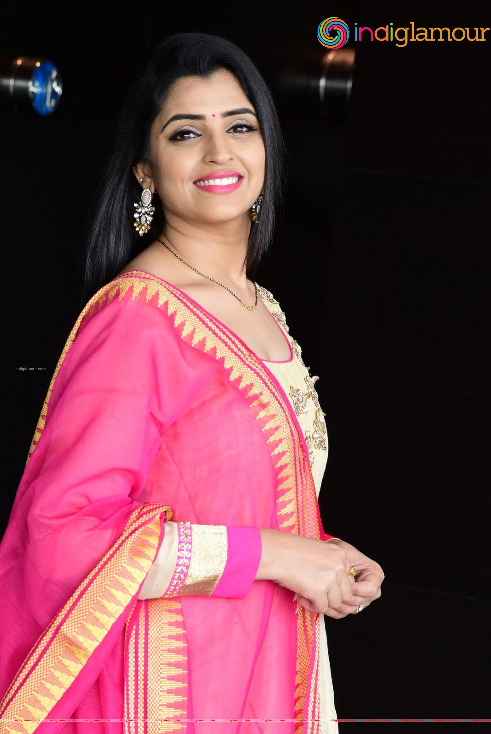 Syamala Actress hd photo