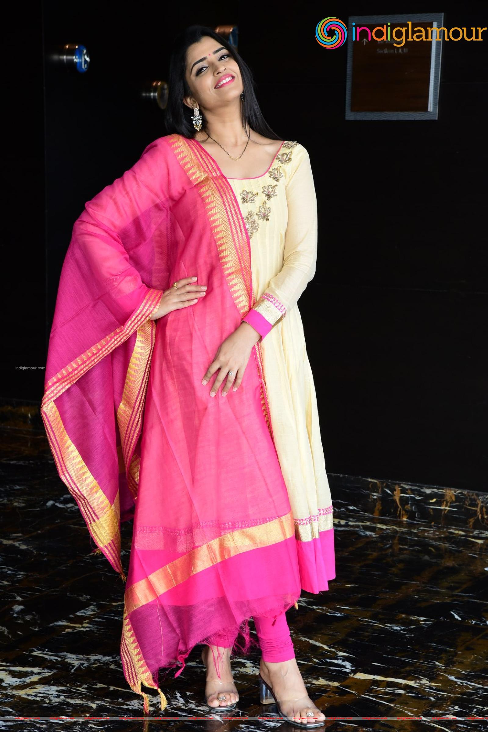 Syamala Actress hd photo