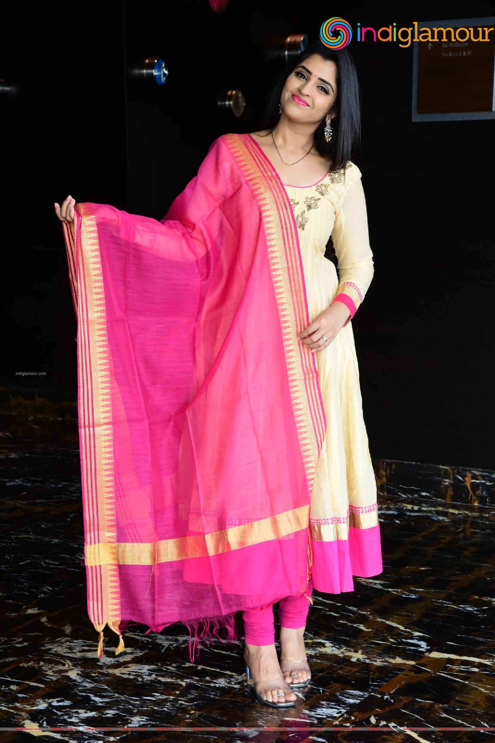 Syamala Actress hd photo