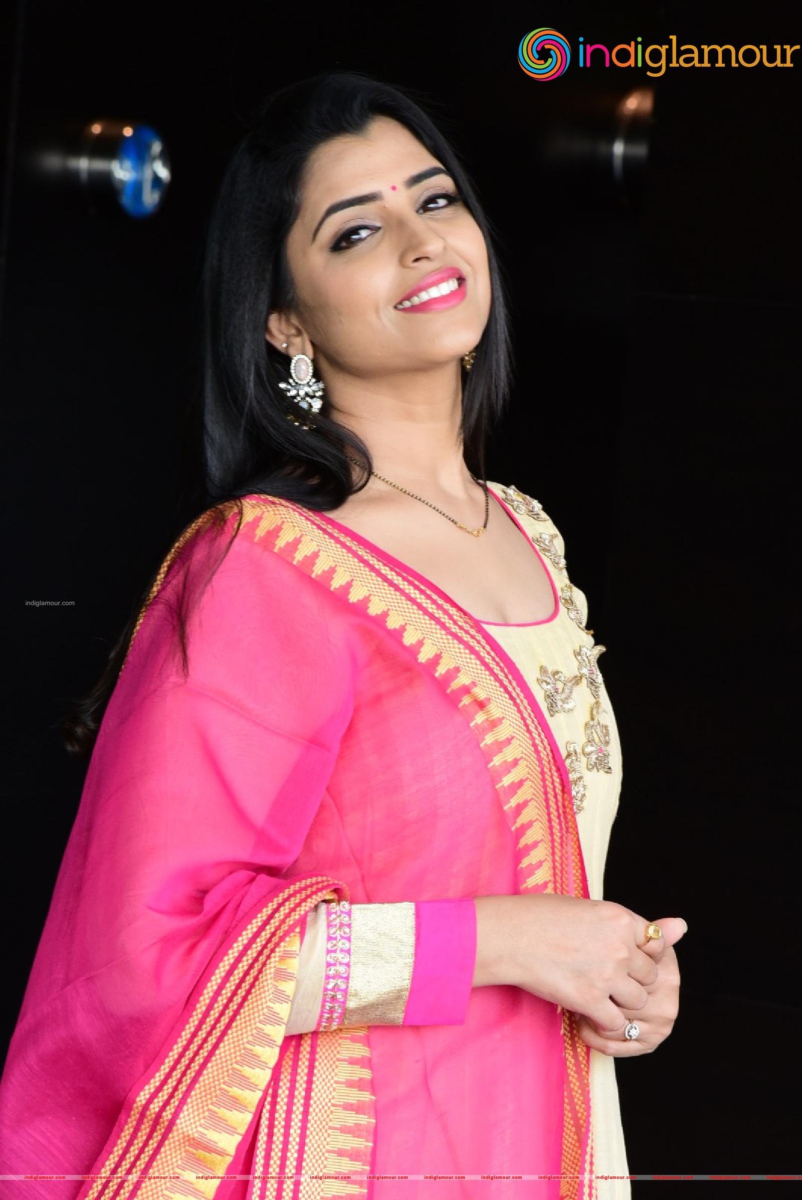 Syamala Actress hd photo