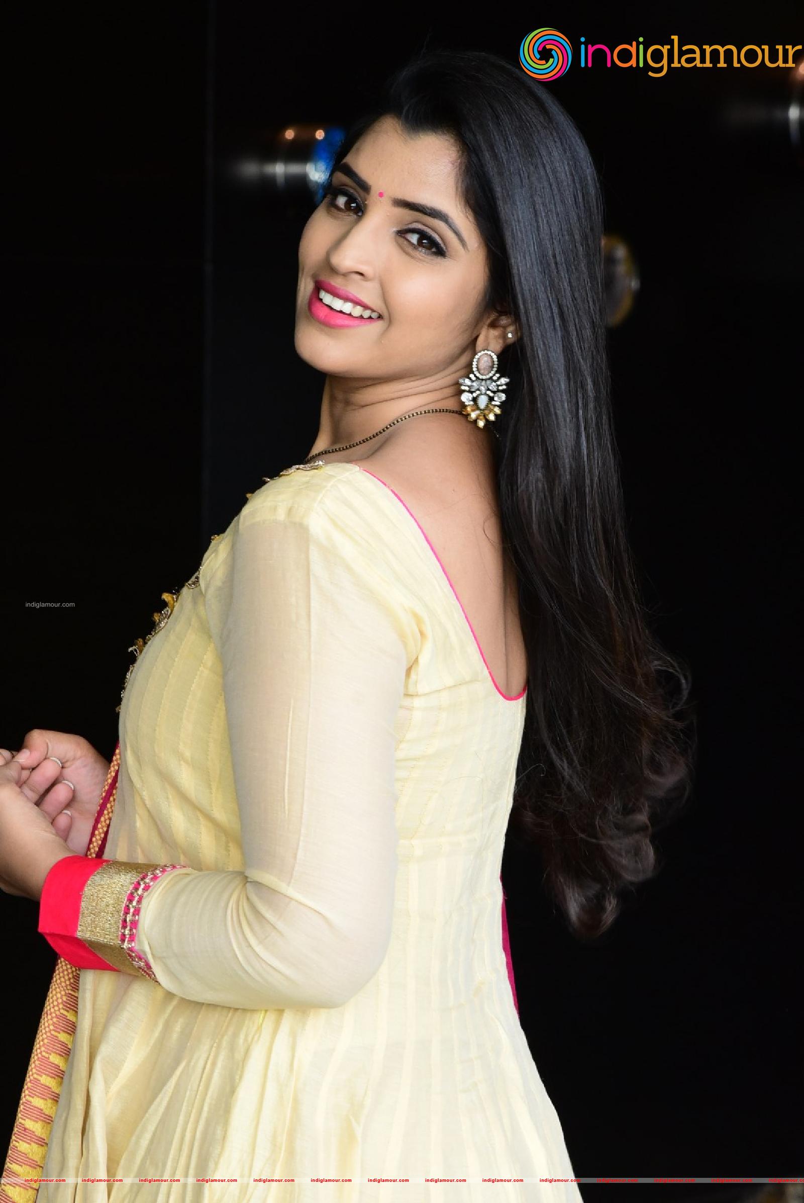 Syamala Actress hd photo