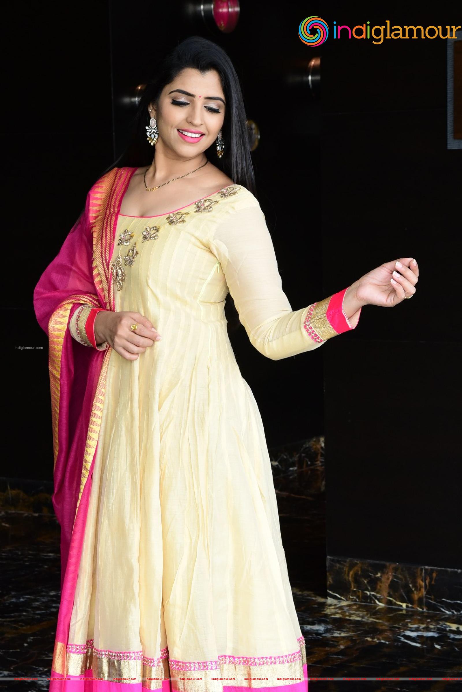 Syamala Actress hd photo