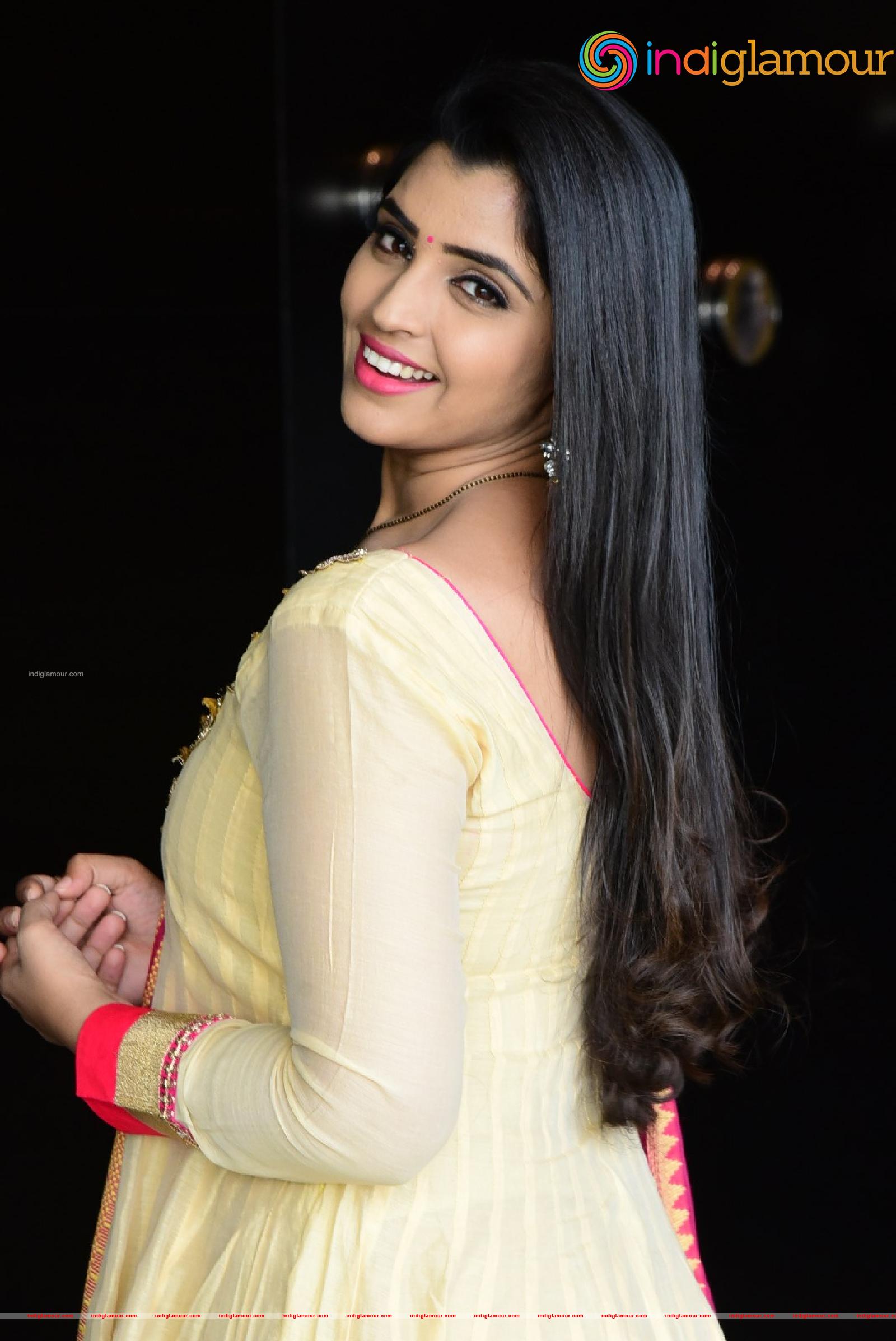Syamala Actress hd photo