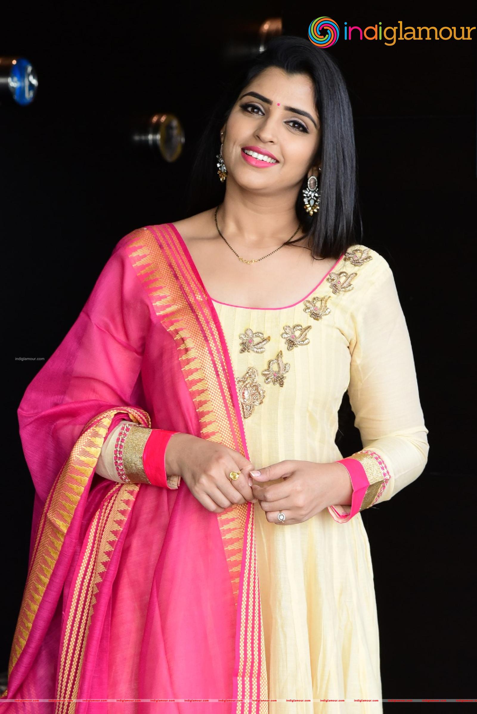 Syamala Actress hd photo