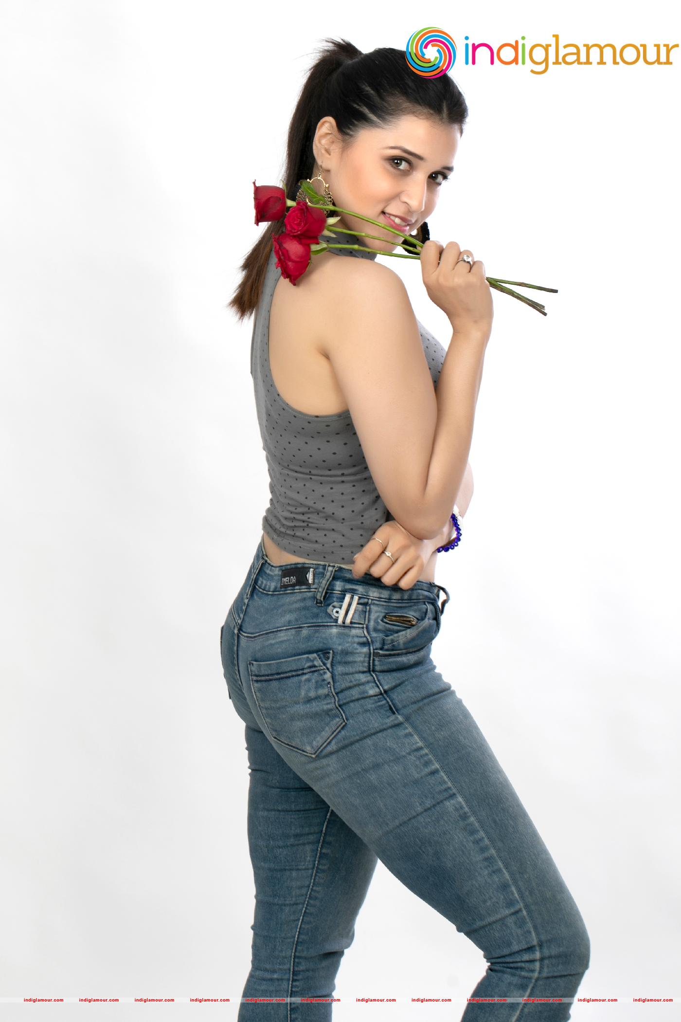 Mannara Chopra Actress hd photo