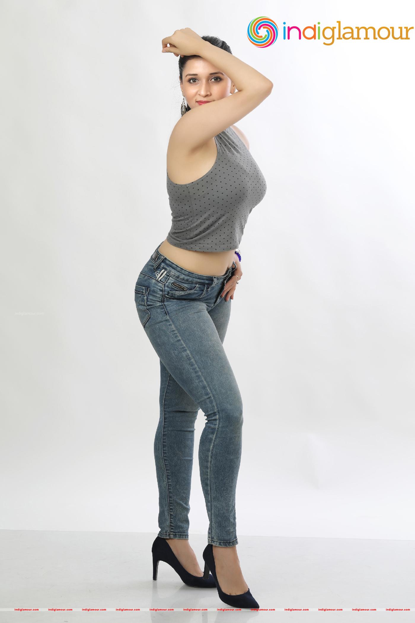 Mannara Chopra Actress hd photo