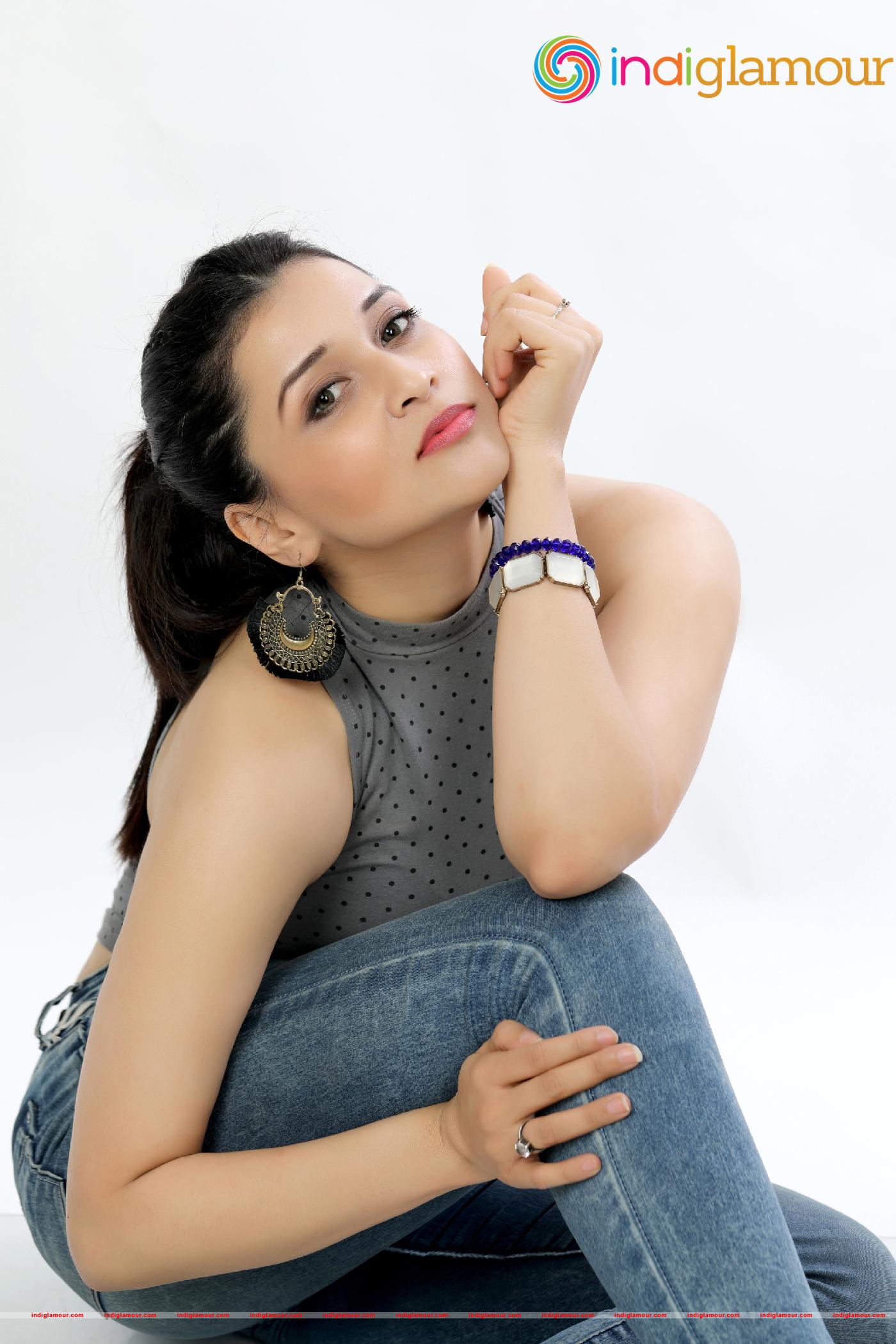 Mannara Chopra Actress hd photo