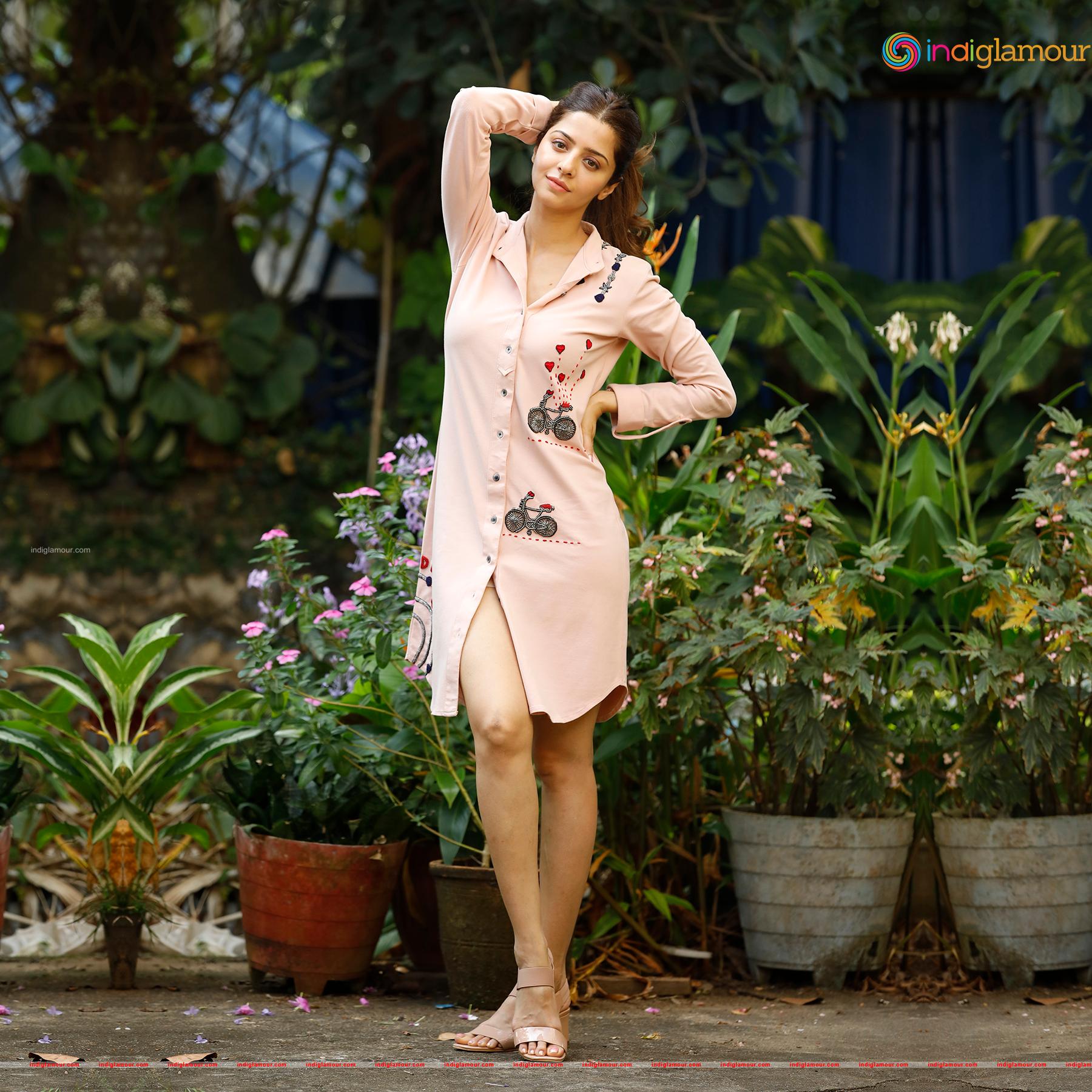 Vedhika Actress hd photo