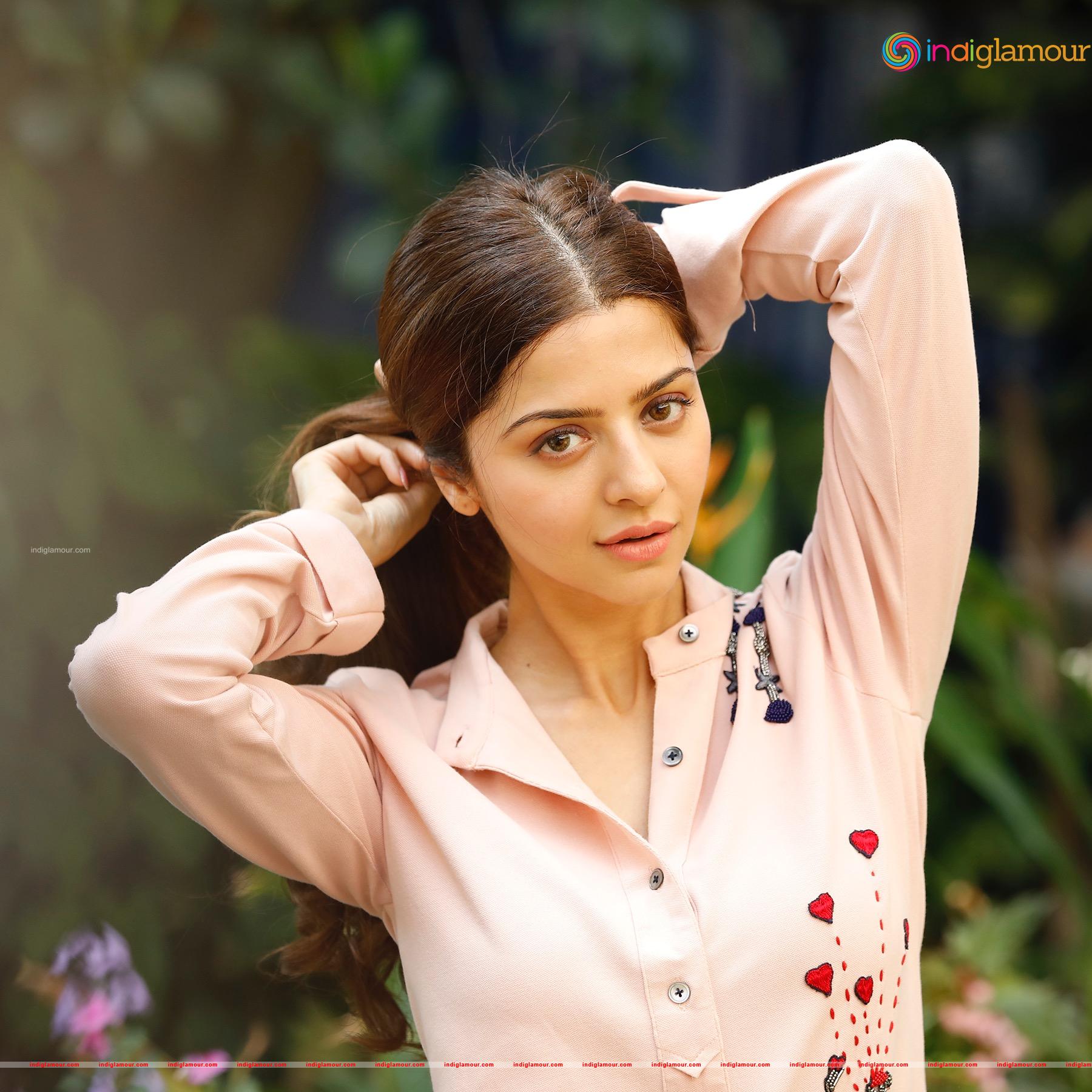 Vedhika Actress hd photo