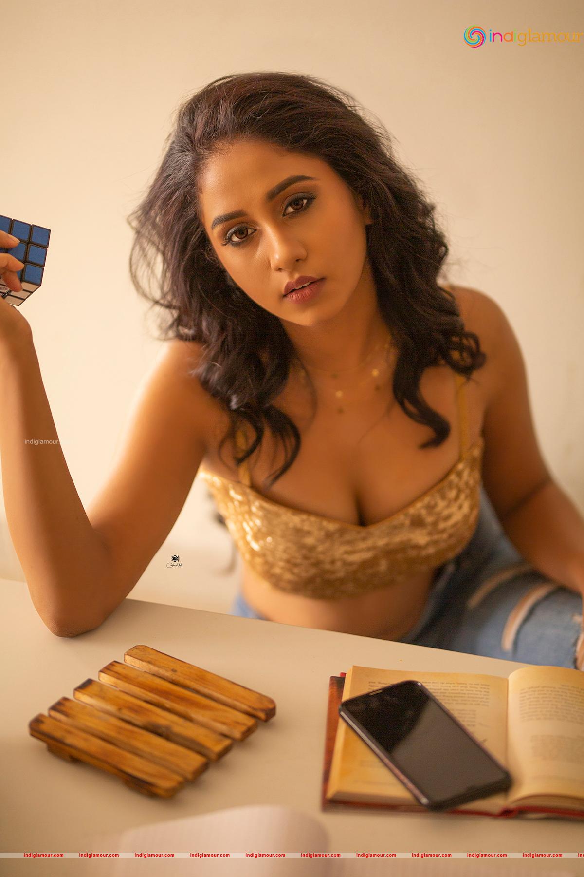 Dakkshi Guttikonda Actress hd photo