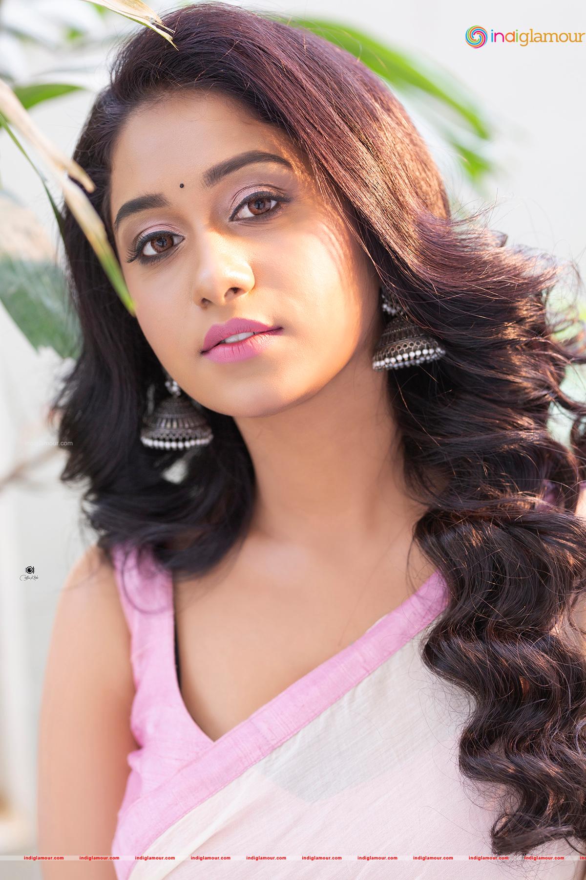 Dakkshi Guttikonda Actress hd photo