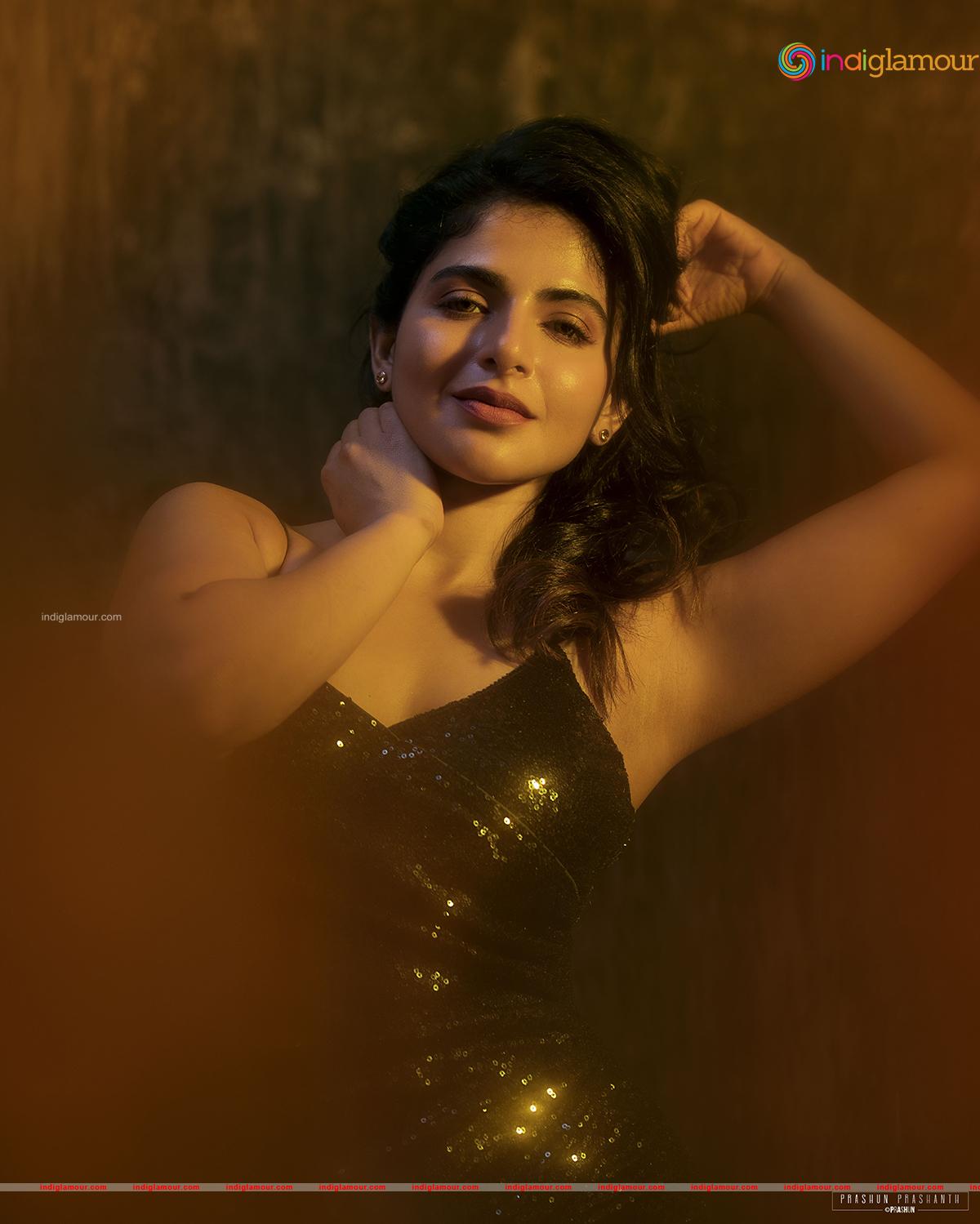Iswarya Menon Actress hd photo