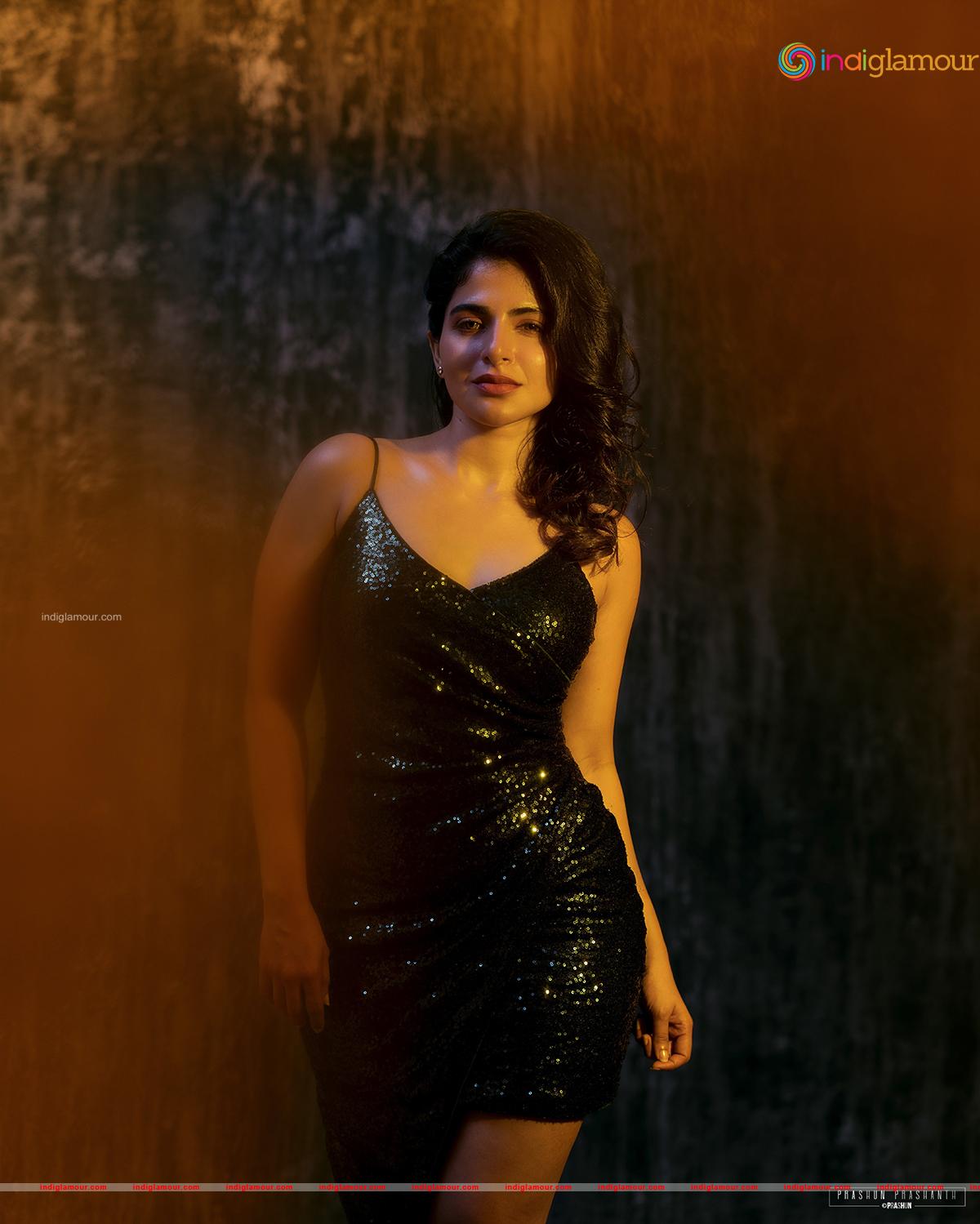 Iswarya Menon Actress hd photo