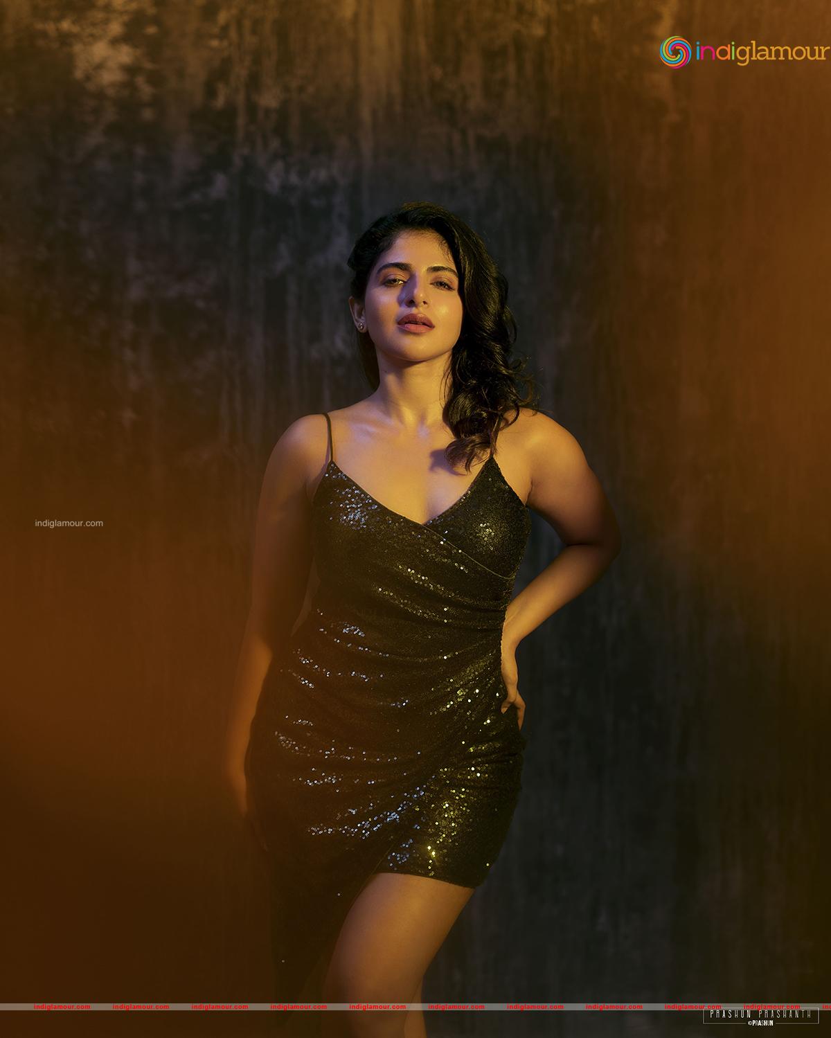 Iswarya Menon Actress hd photo