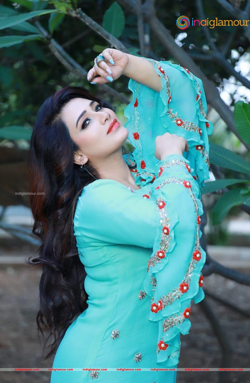 Sanjana Naidu Actress hd photo
